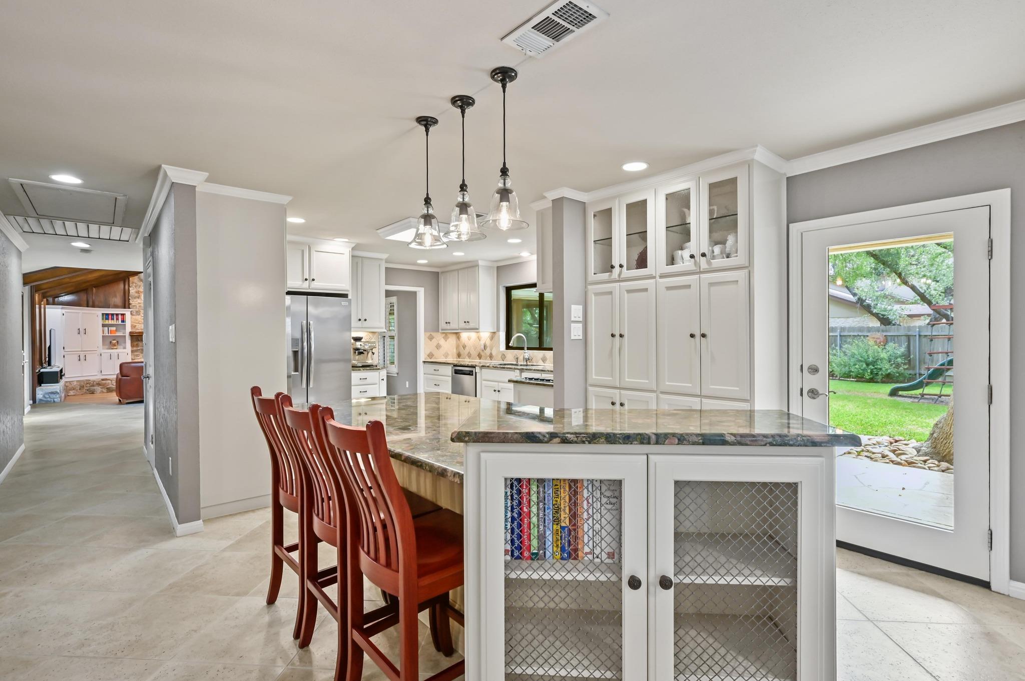 11001 Spicewood Club Dr, Austin, TX 78750