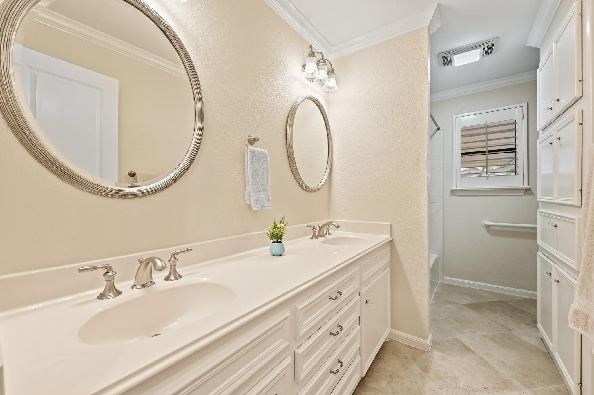 11001 Spicewood Club Dr, Austin, TX 78750