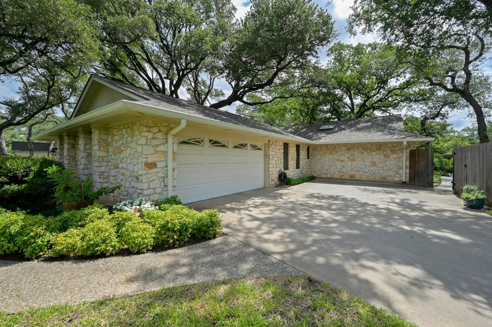 11001 Spicewood Club Dr, Austin, TX 78750