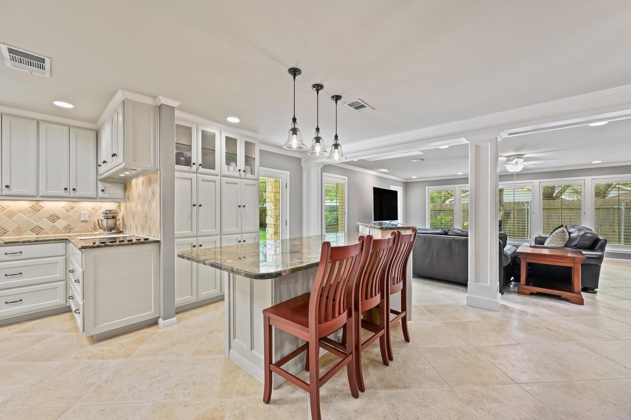 11001 Spicewood Club Dr, Austin, TX 78750