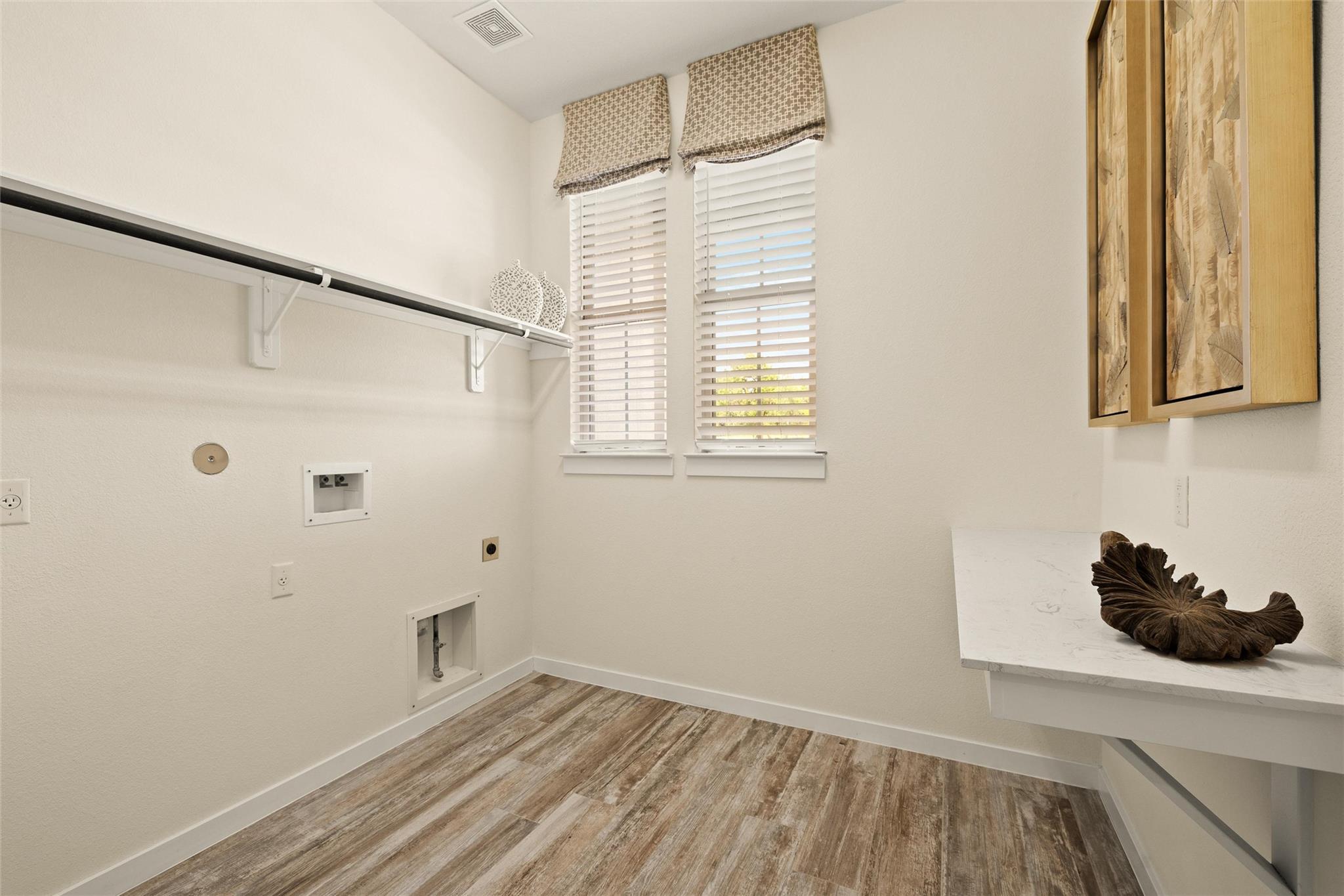 524 Mendocino Ln, Austin, TX 78737