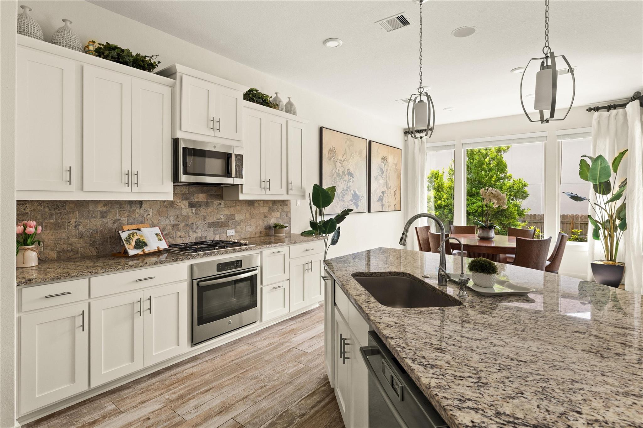 524 Mendocino Ln, Austin, TX 78737