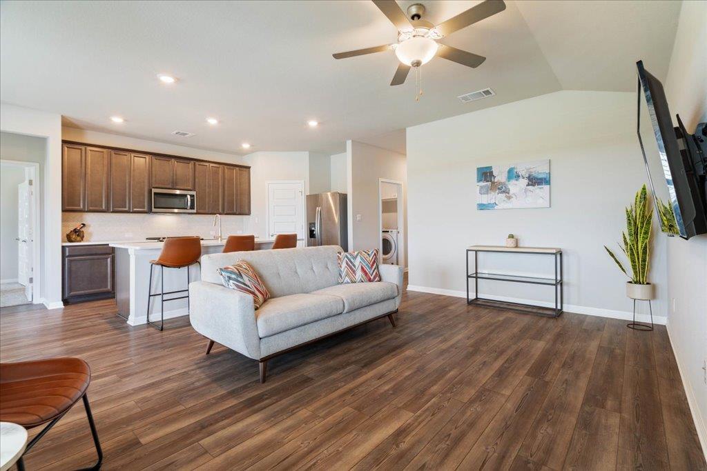111 El Capitan Loop, Dripping Springs, TX 78620