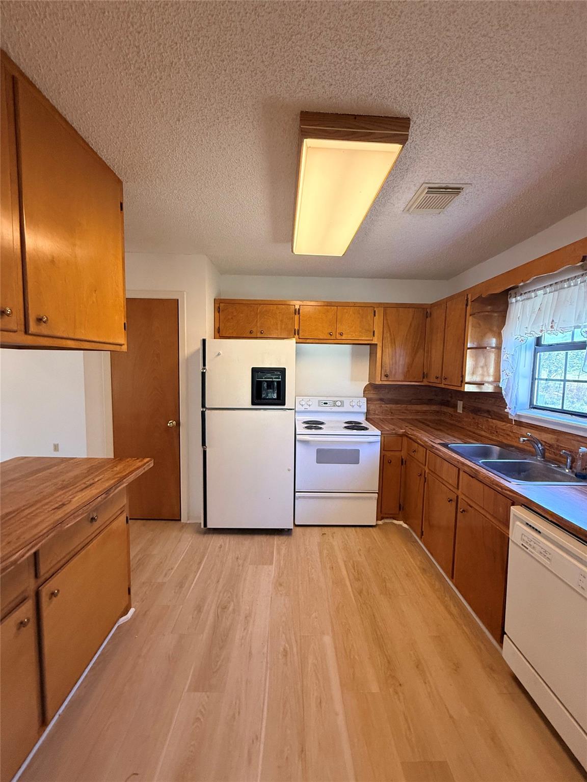 23709 NE Circle Dr, Marble Falls, TX 78654