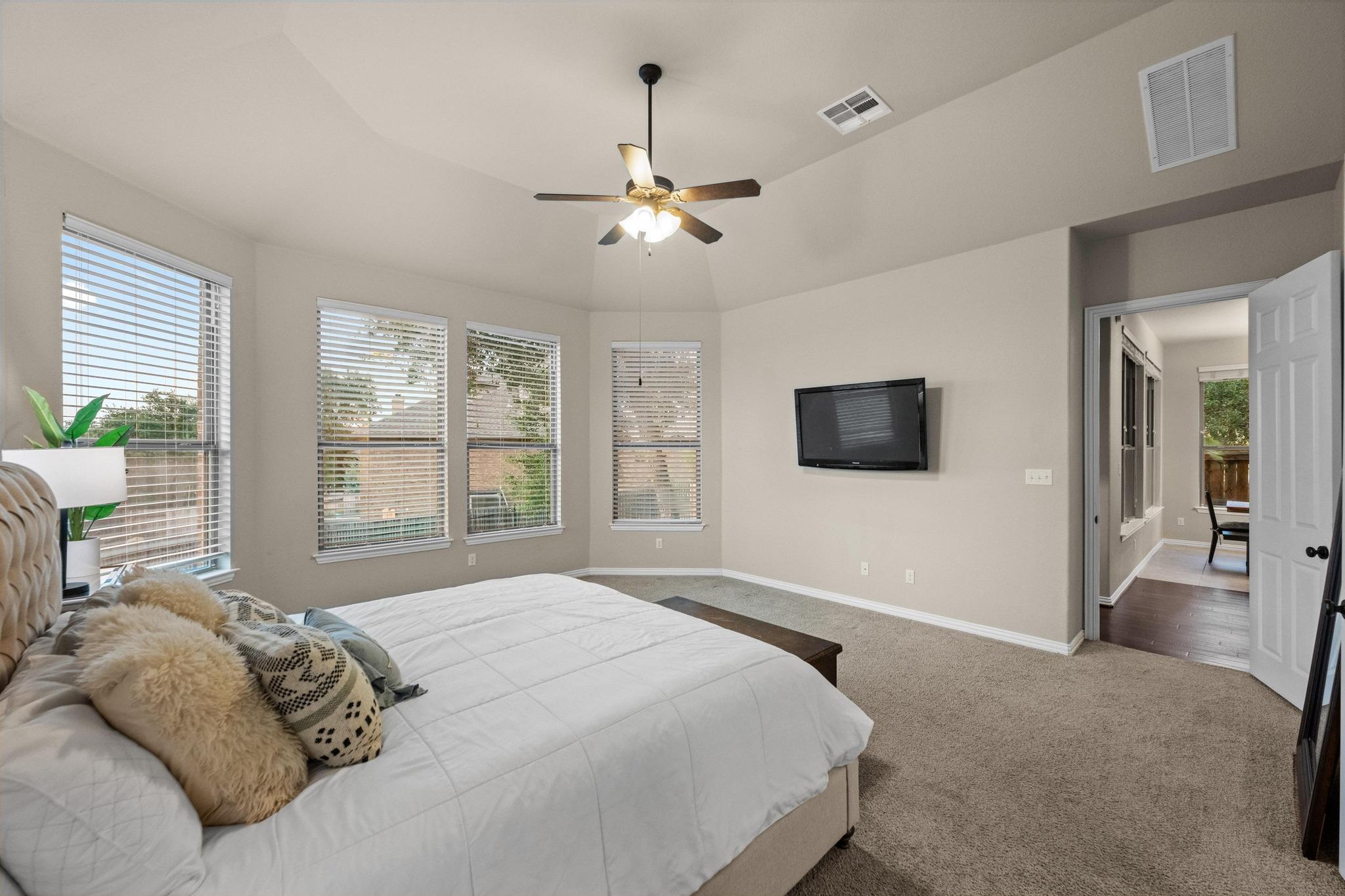 5400 Coral Bean Cv, Spicewood, TX 78669