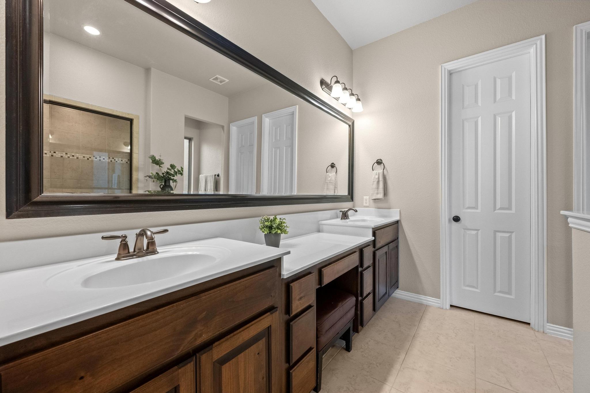 5400 Coral Bean Cv, Spicewood, TX 78669
