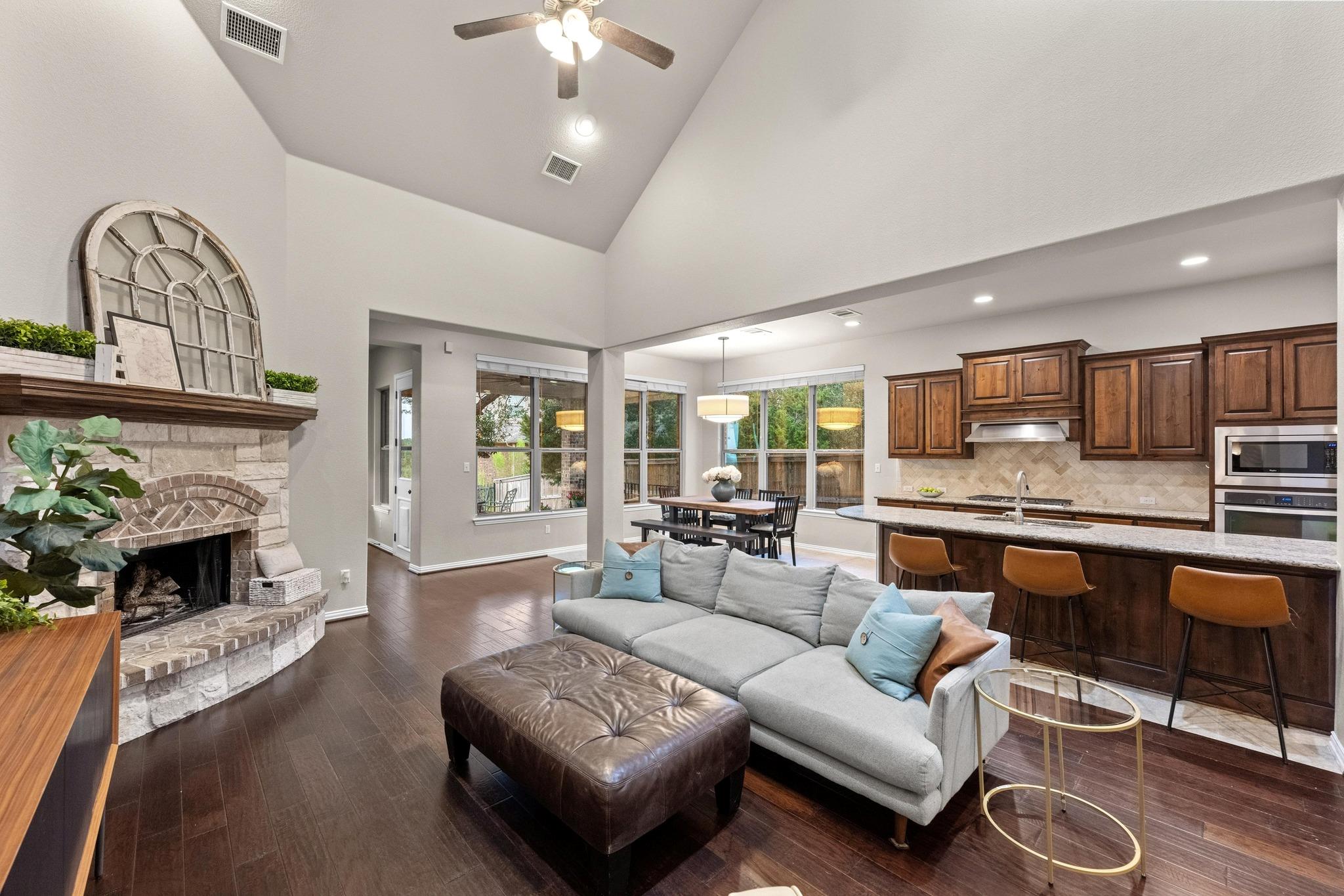 5400 Coral Bean Cv, Spicewood, TX 78669