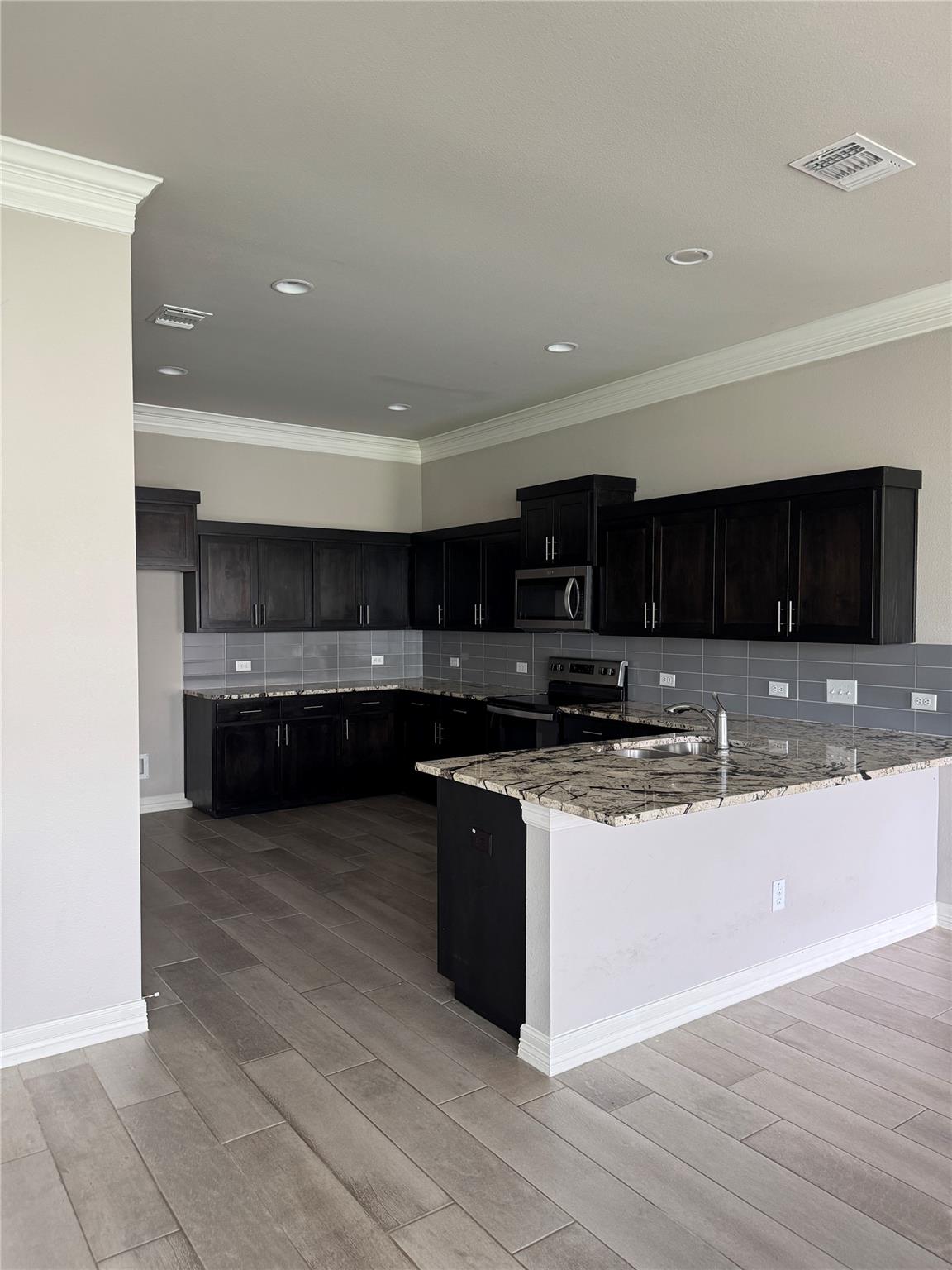 108 Everett Ct # B, Jarrell, TX 76537