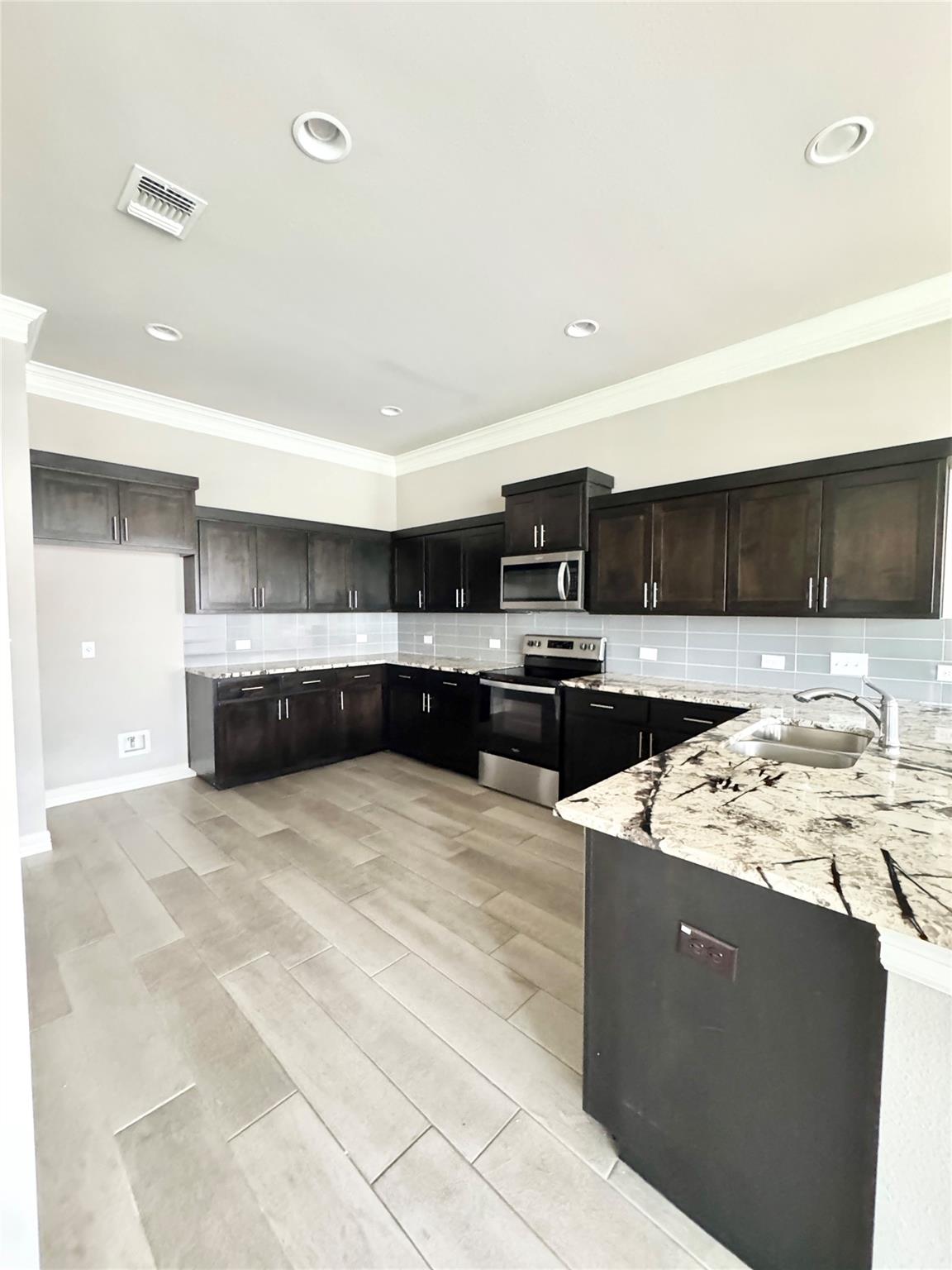 108 Everett Ct # B, Jarrell, TX 76537