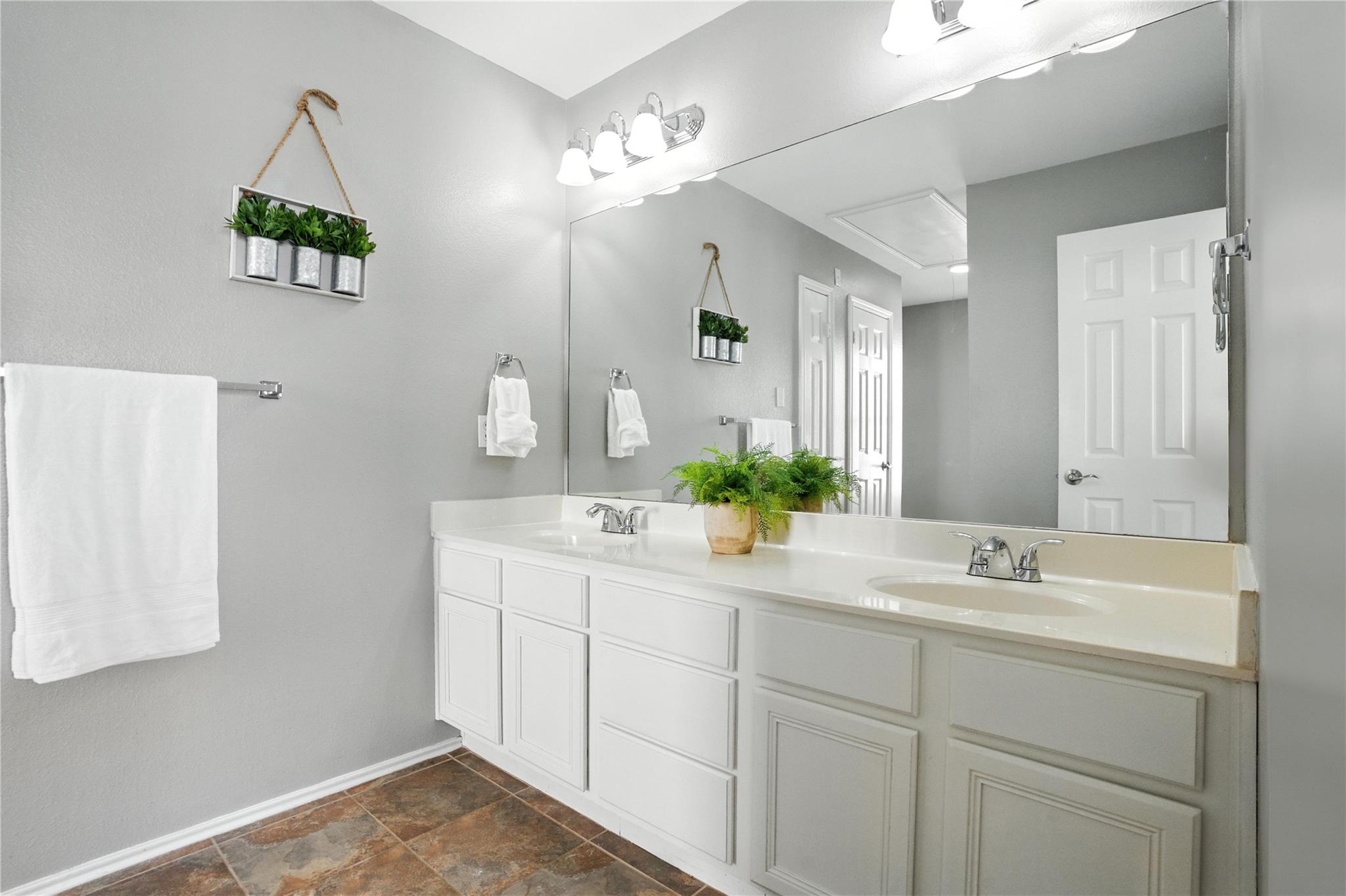 12007 Sky West Dr, Austin, TX 78758