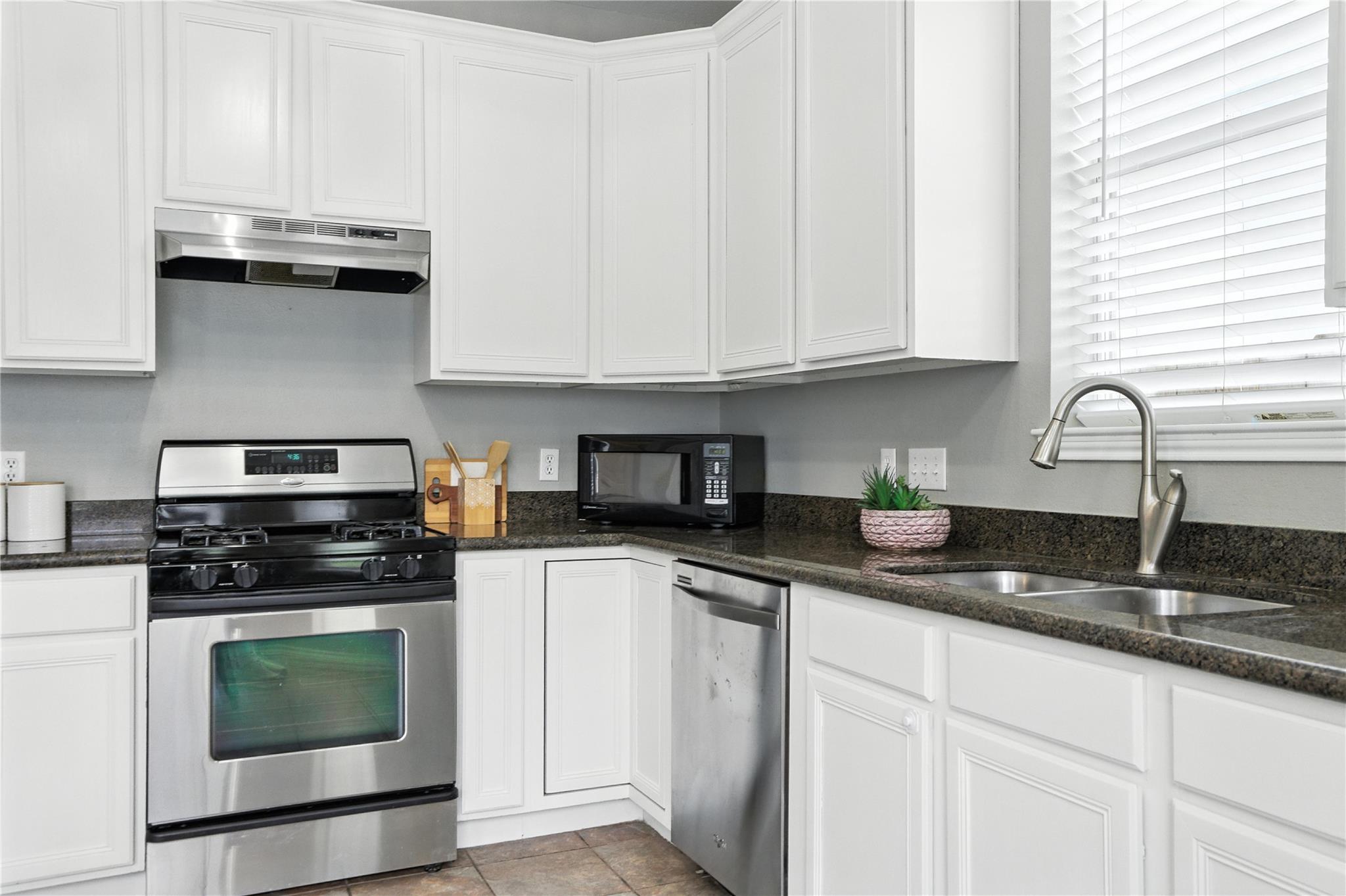 12007 Sky West Dr, Austin, TX 78758