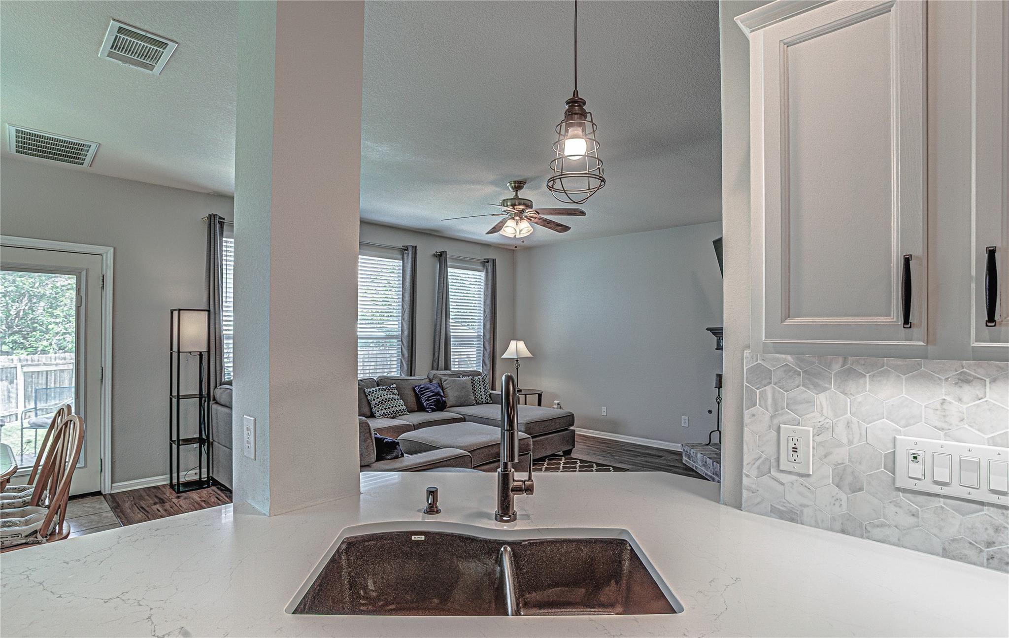 2712 Kickapoo Cavern Dr, Pflugerville, TX 78660