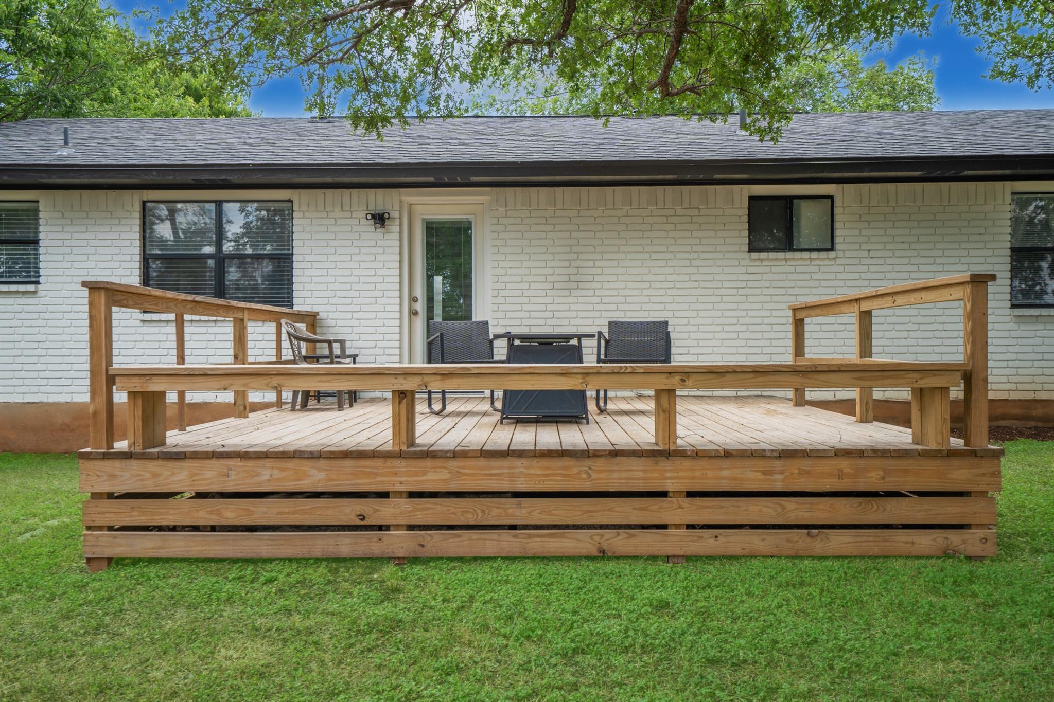 1004 Scenic Dr, Georgetown, TX 78626