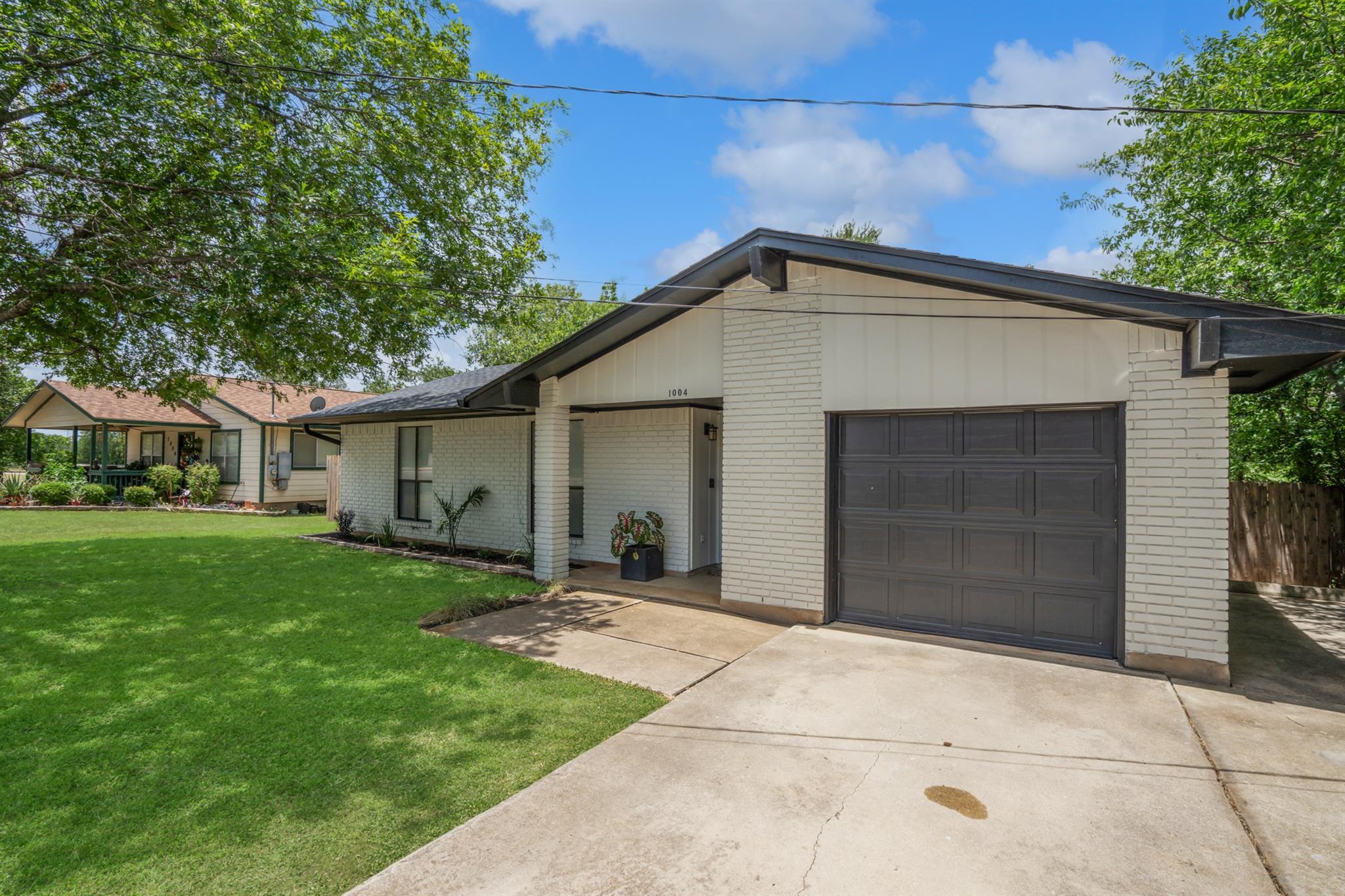1004 Scenic Dr, Georgetown, TX 78626