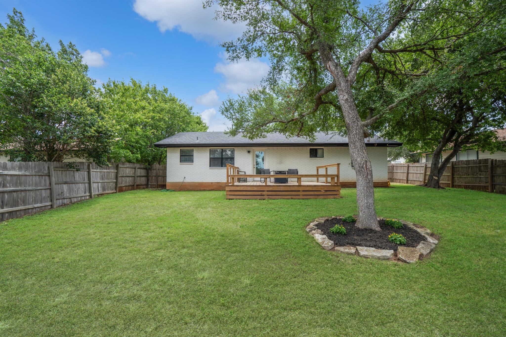 1004 Scenic Dr, Georgetown, TX 78626