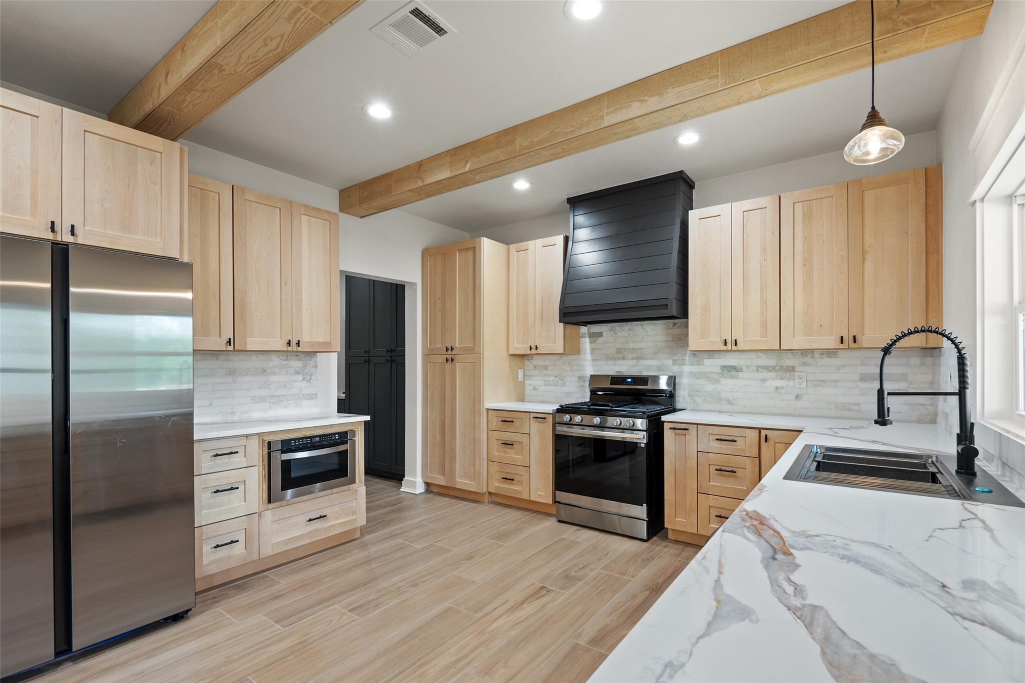 280 Bali Hai Ln, Bastrop, TX 78602