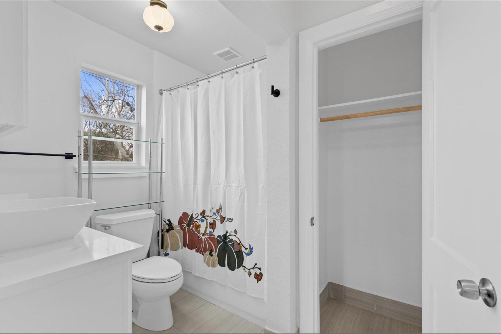 1104 Perry Rd, Austin, TX 78721