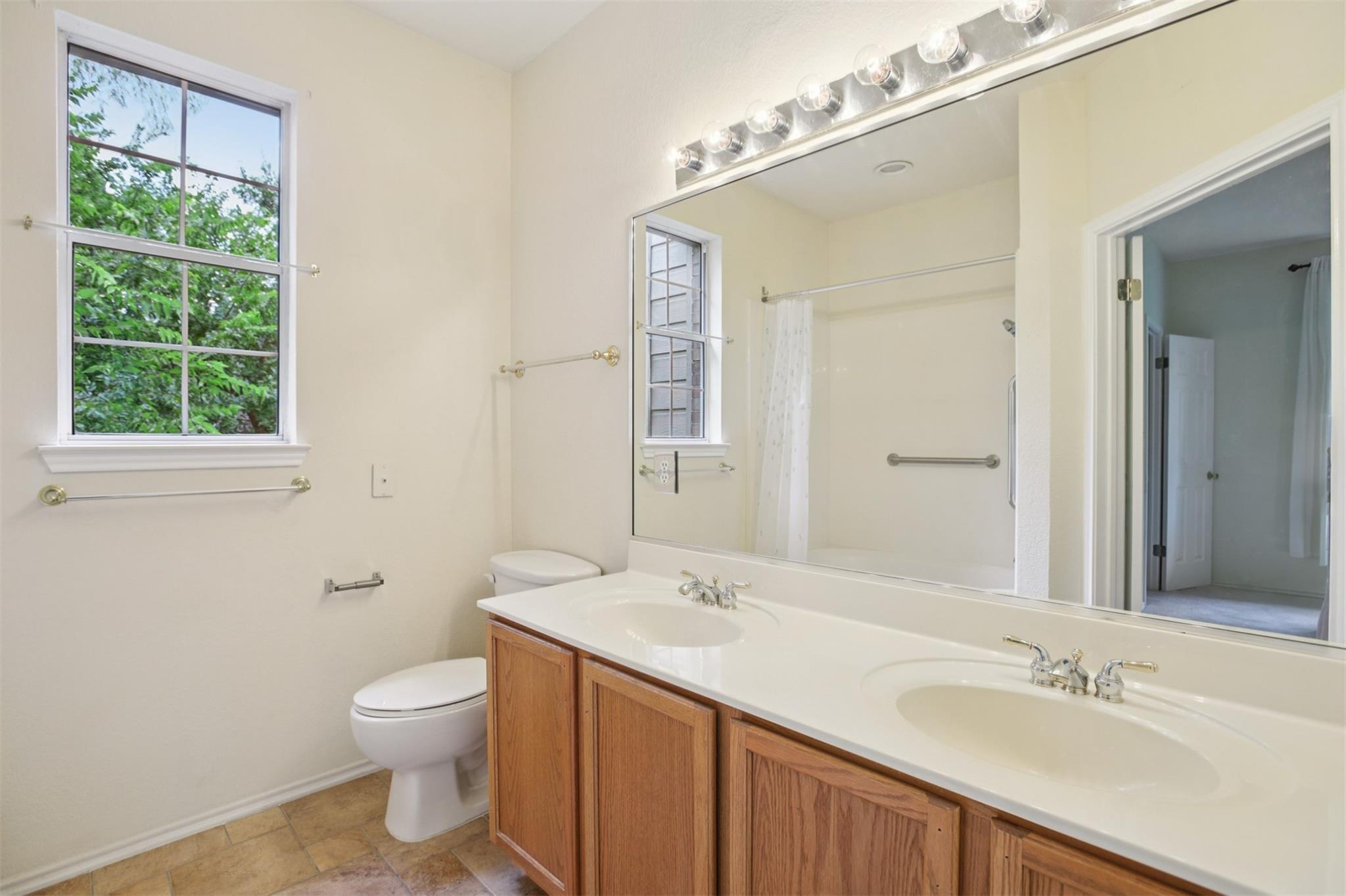 12401 Los Indios Trl # 5, Austin, TX 78729