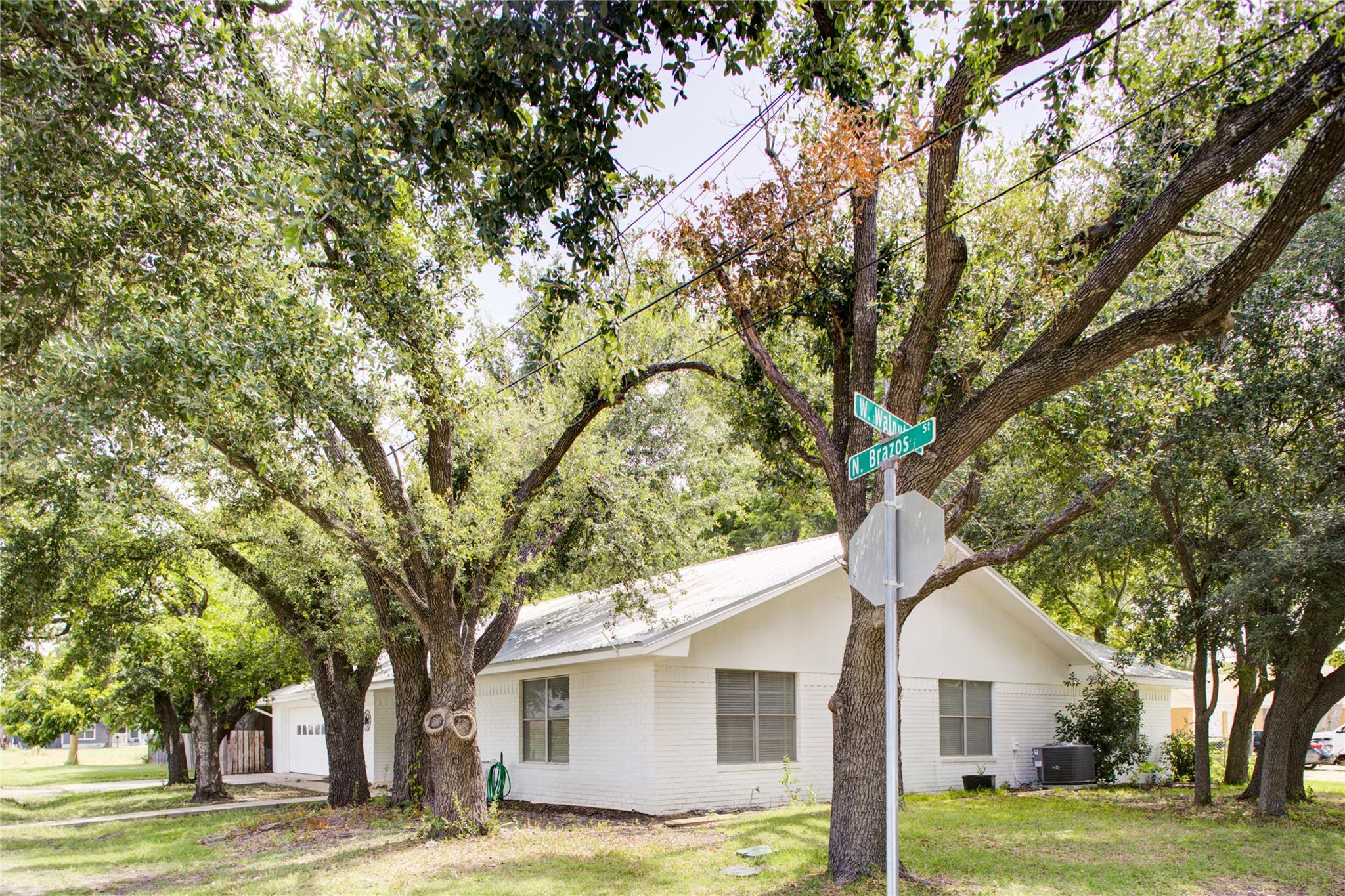 400 N Brazos St, Granger, TX 76530