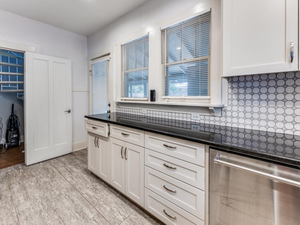 423 S Main St, Lockhart, TX 78644
