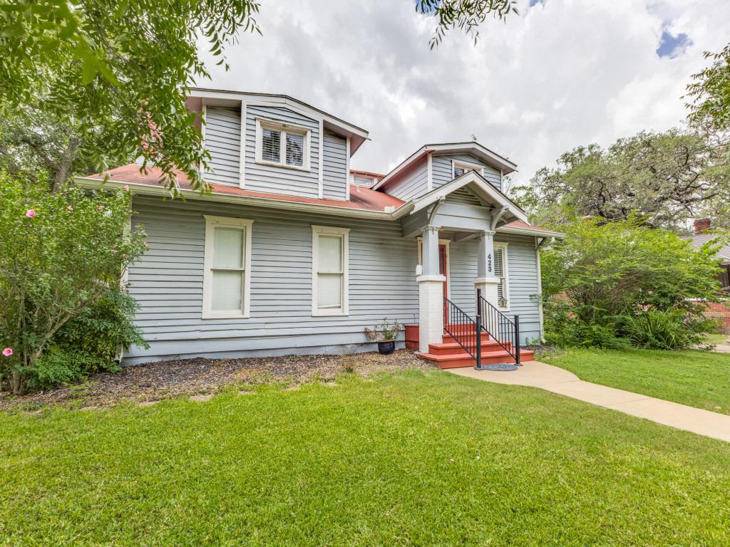 423 S Main St, Lockhart, TX 78644