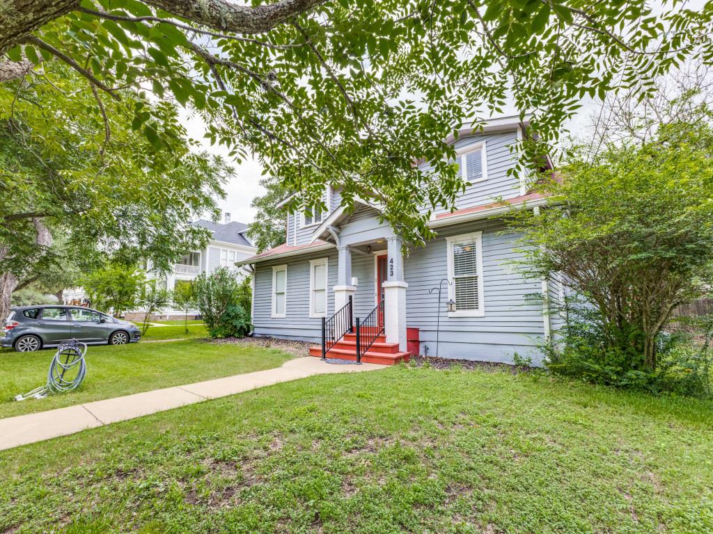 423 S Main St, Lockhart, TX 78644