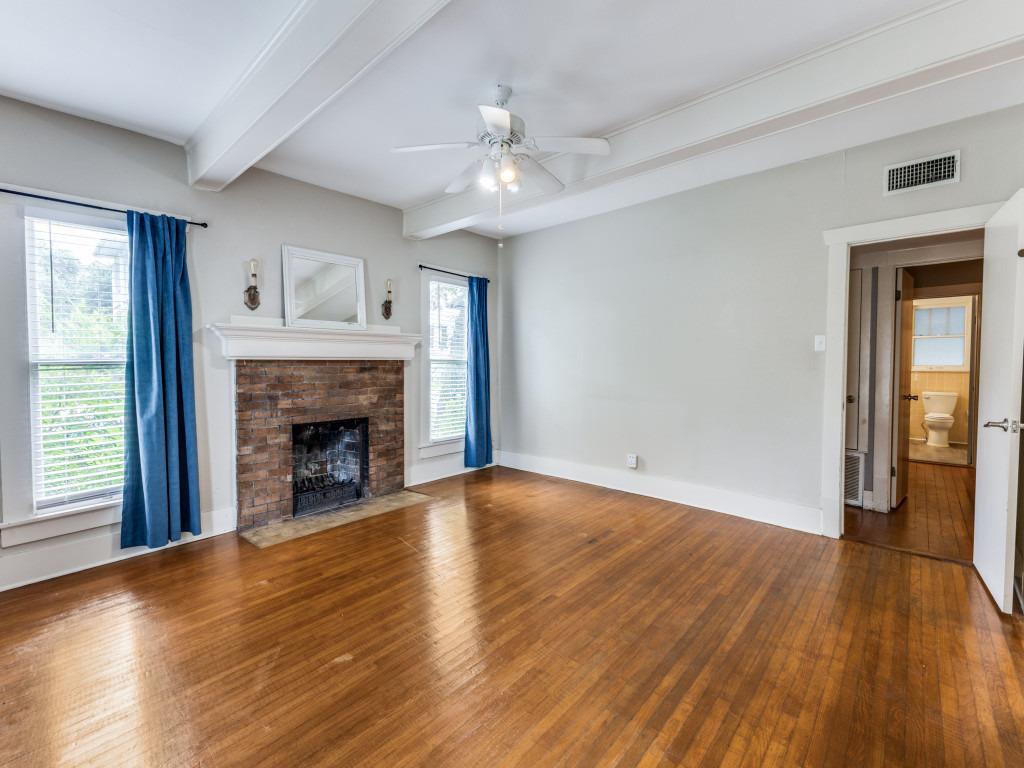 423 S Main St, Lockhart, TX 78644