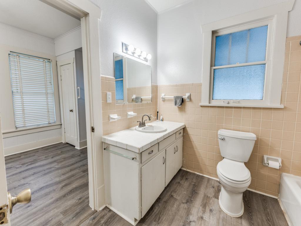 423 S Main St, Lockhart, TX 78644