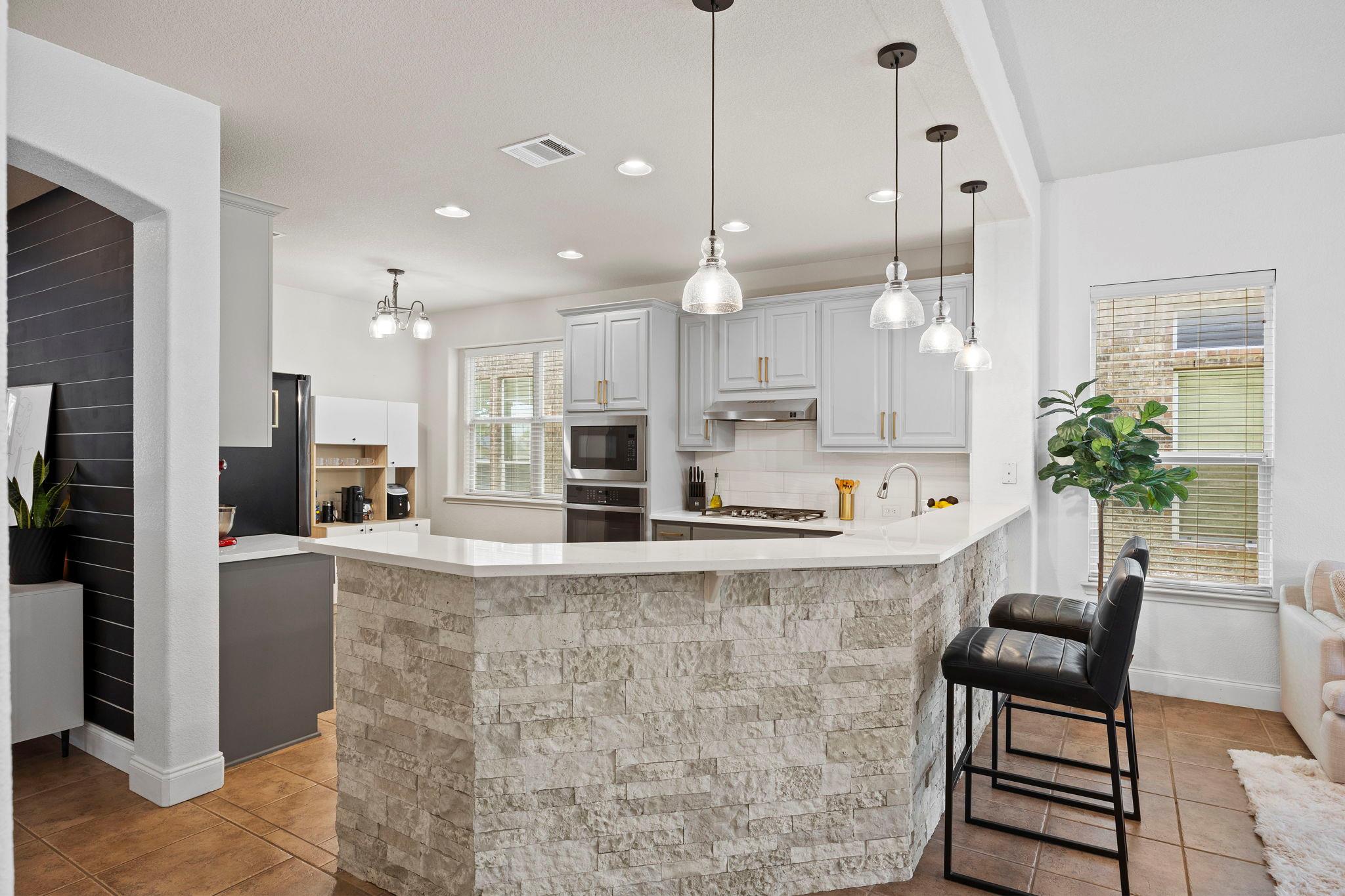 401 Wiltshire Dr, Hutto, TX 78634