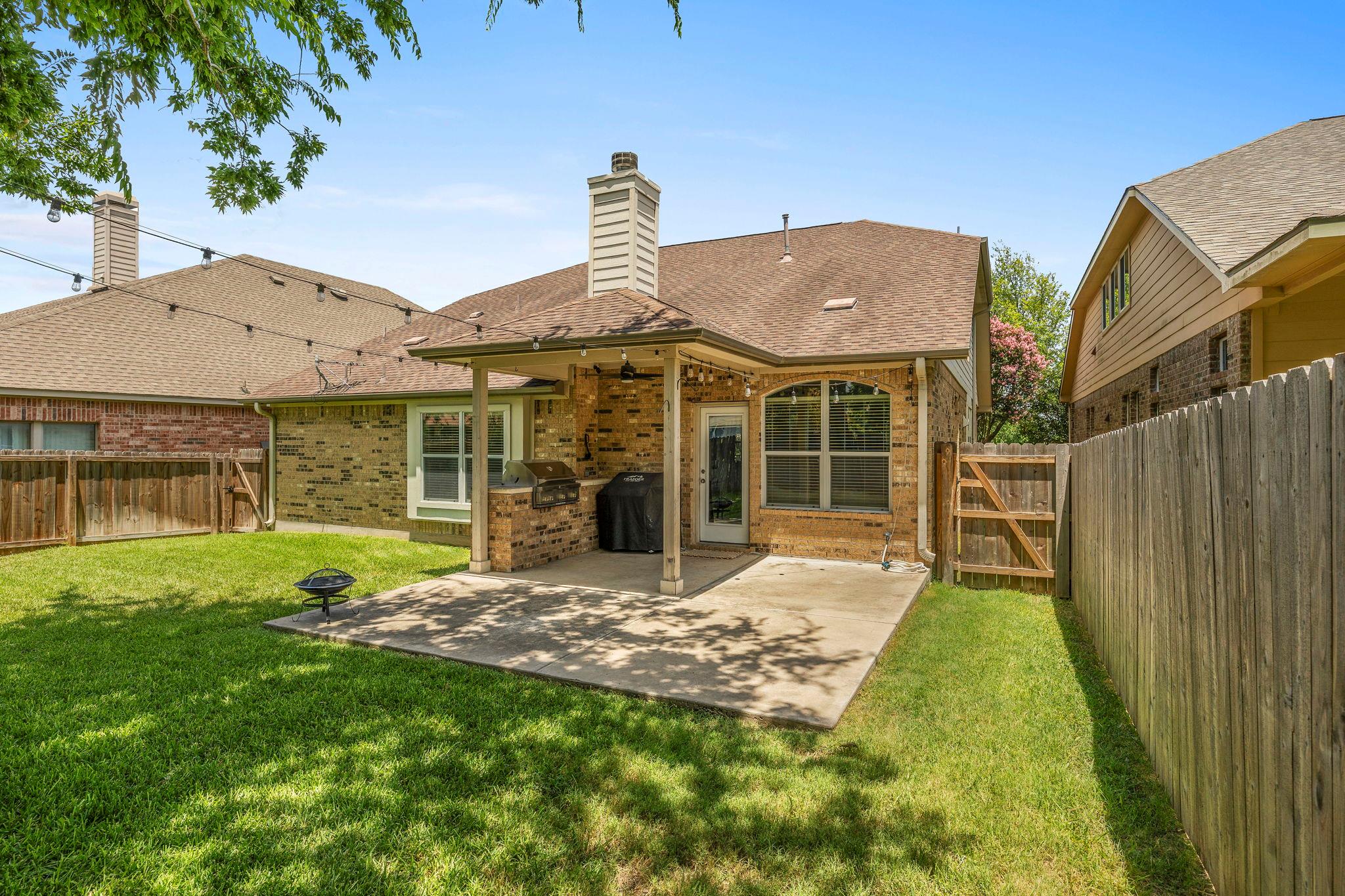 401 Wiltshire Dr, Hutto, TX 78634