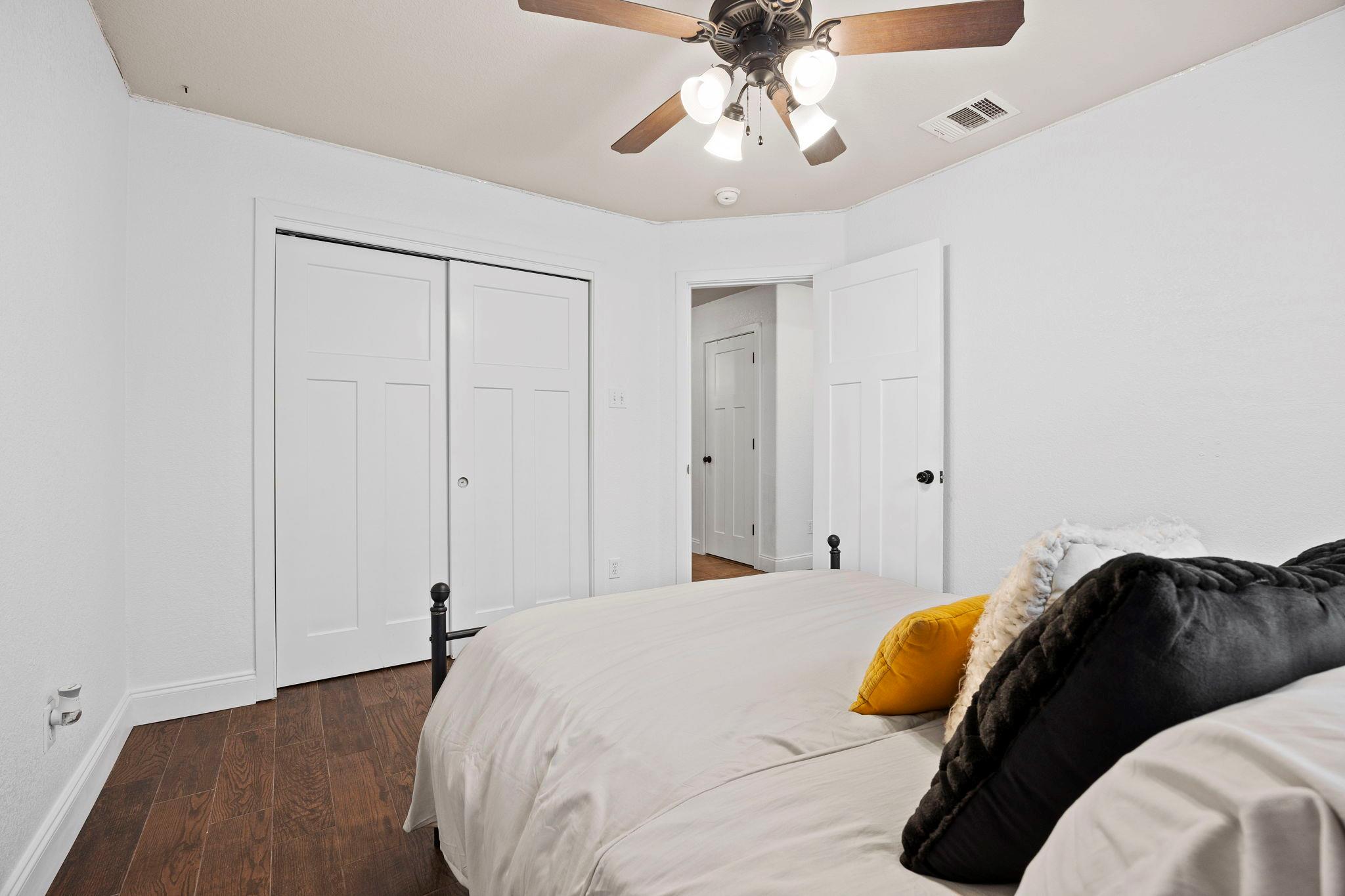 401 Wiltshire Dr, Hutto, TX 78634