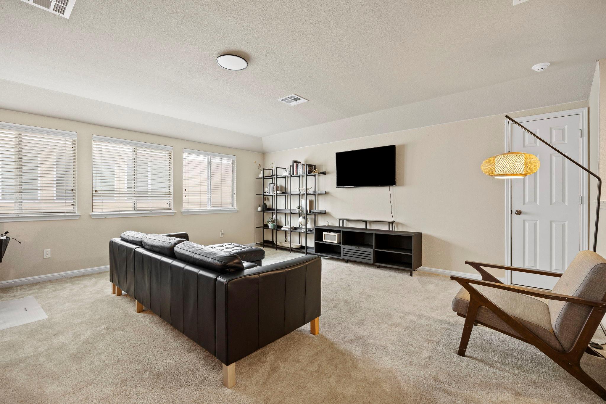 401 Wiltshire Dr, Hutto, TX 78634