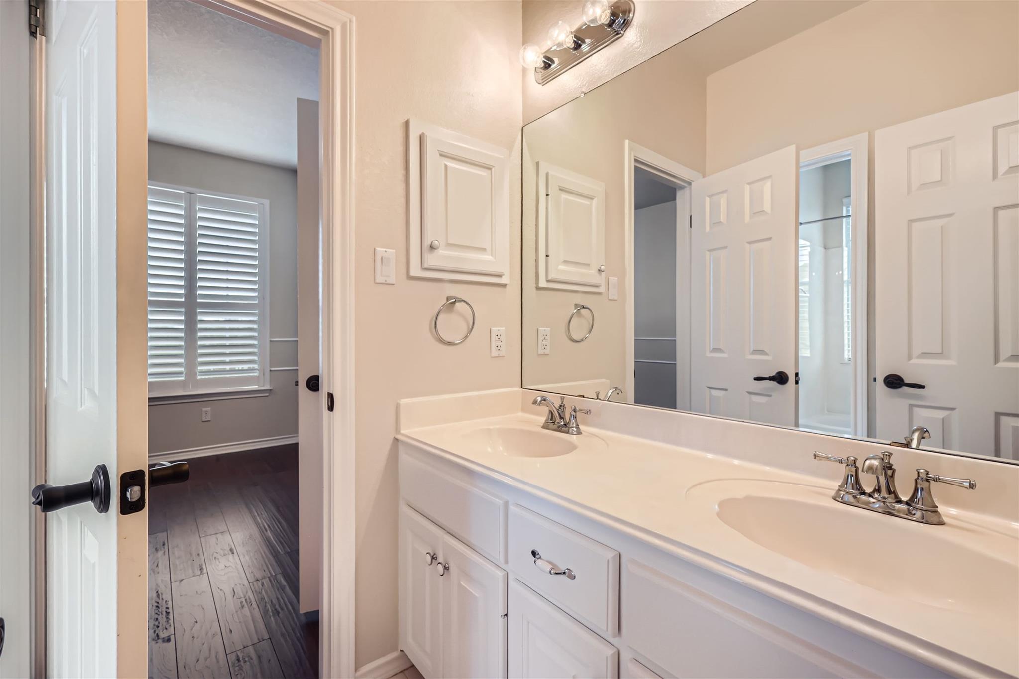 2114 Cliffs Edge Dr, Austin, TX 78733