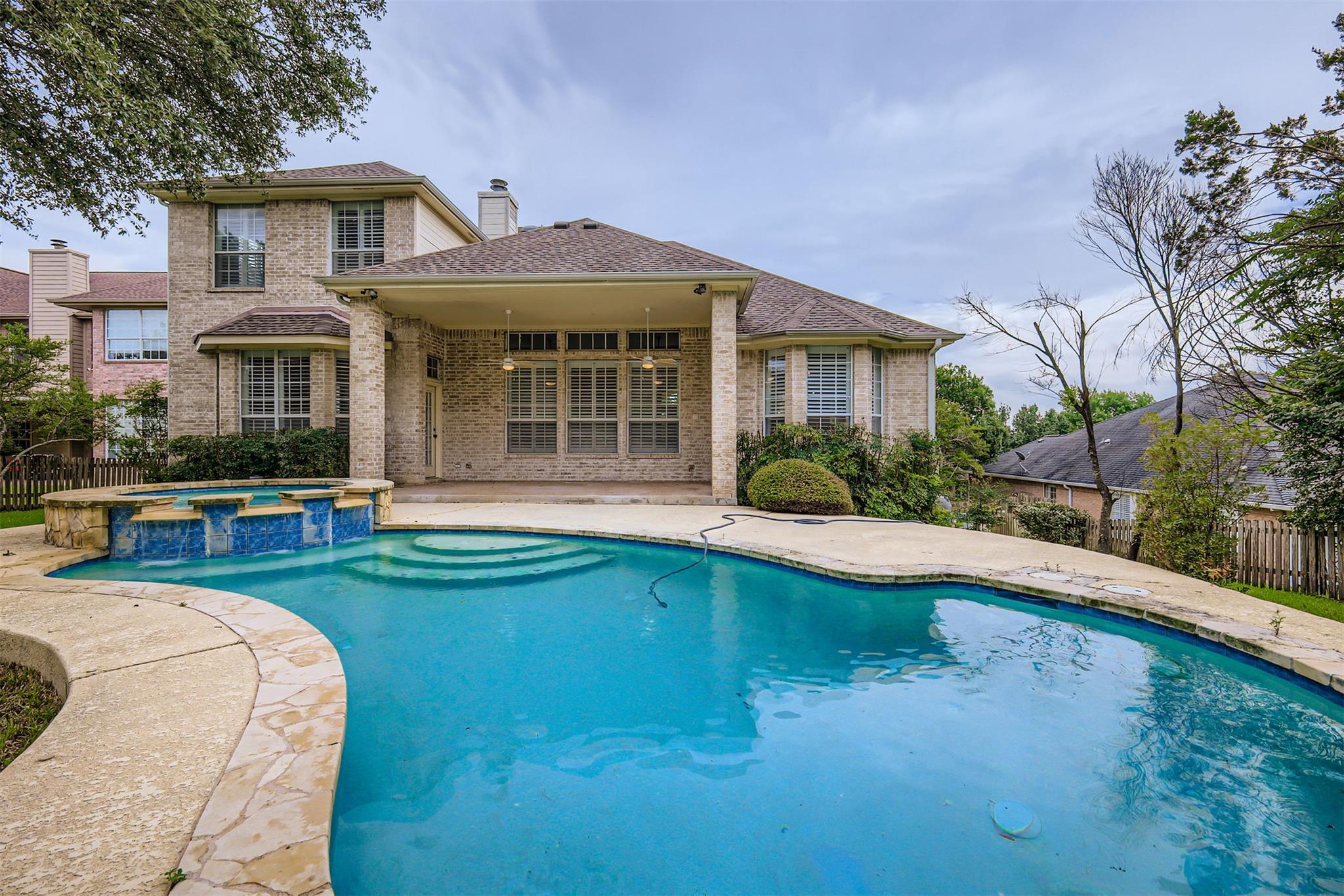 2114 Cliffs Edge Dr, Austin, TX 78733
