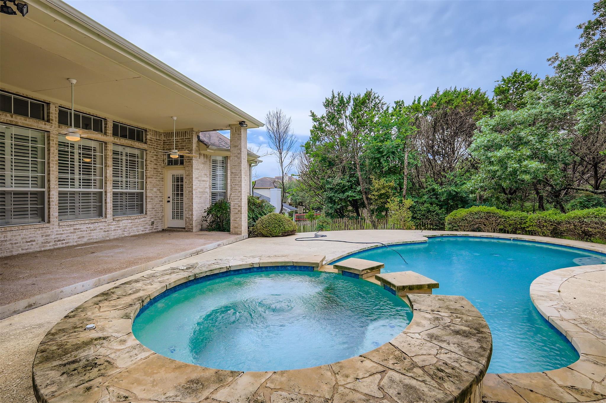 2114 Cliffs Edge Dr, Austin, TX 78733