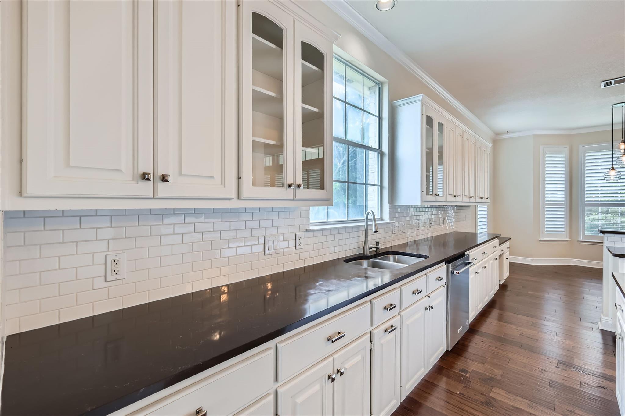 2114 Cliffs Edge Dr, Austin, TX 78733