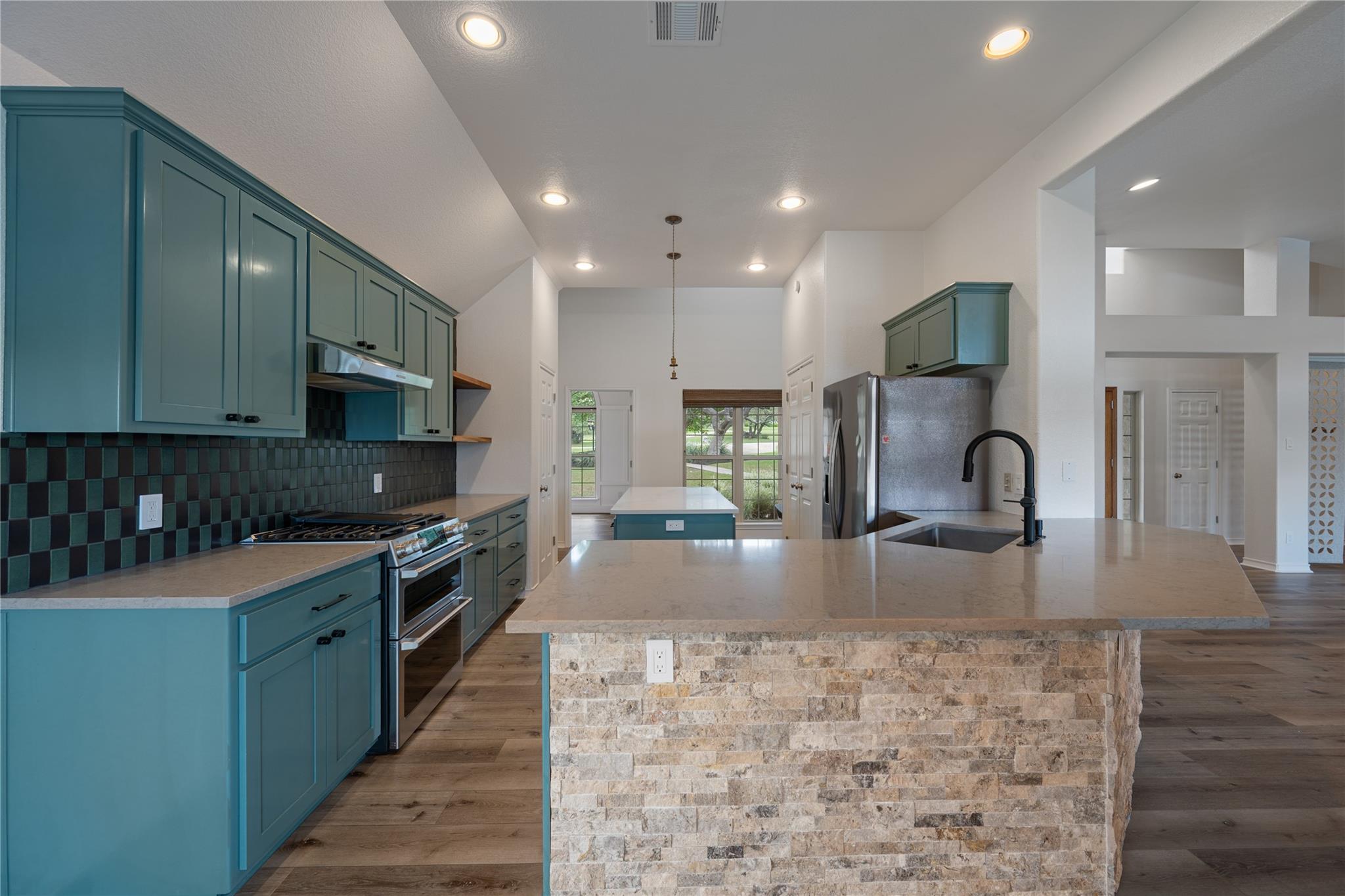 164 Lone Wolf Ct, Dripping Springs, TX 78620