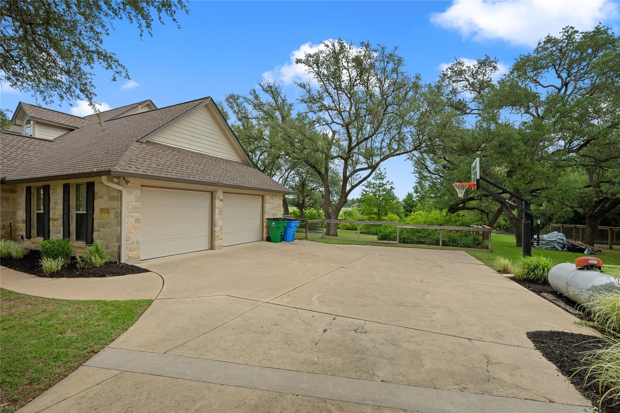 164 Lone Wolf Ct, Dripping Springs, TX 78620