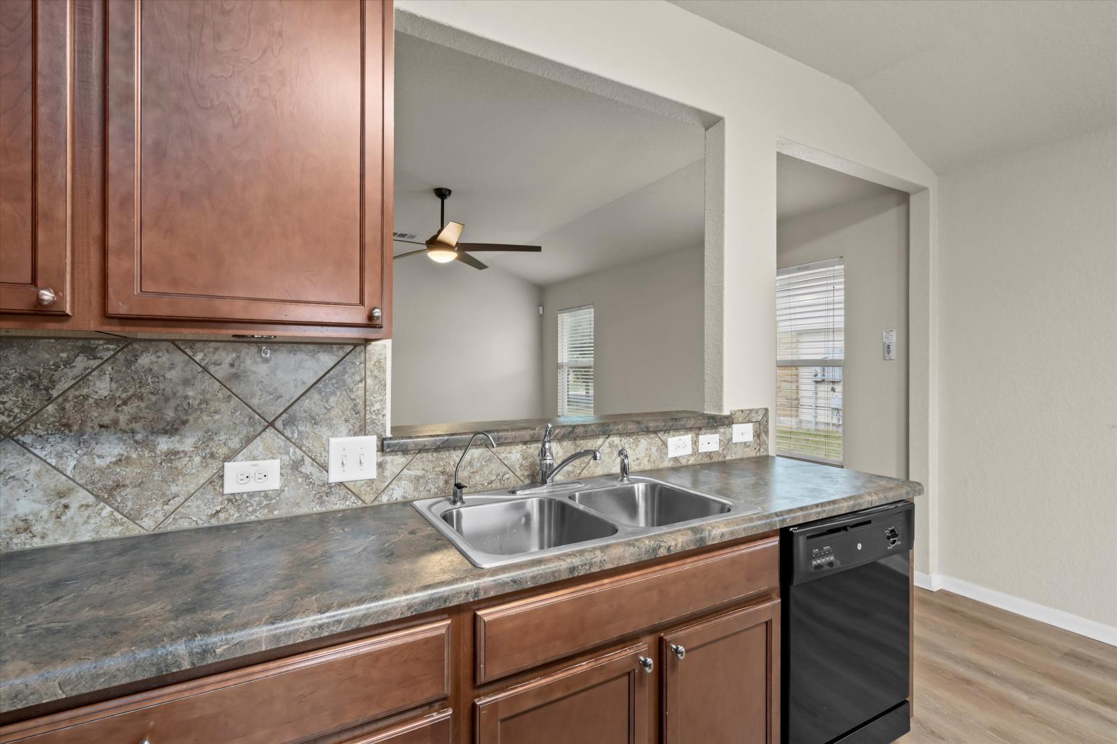 121 Brazoria Trl, San Marcos, TX 78666