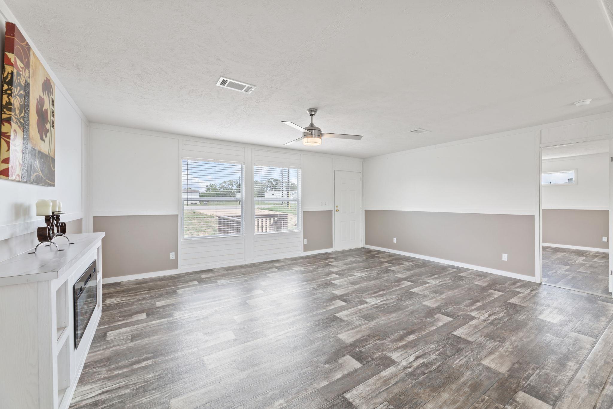 201 Luna Ct, Dale, TX 78616