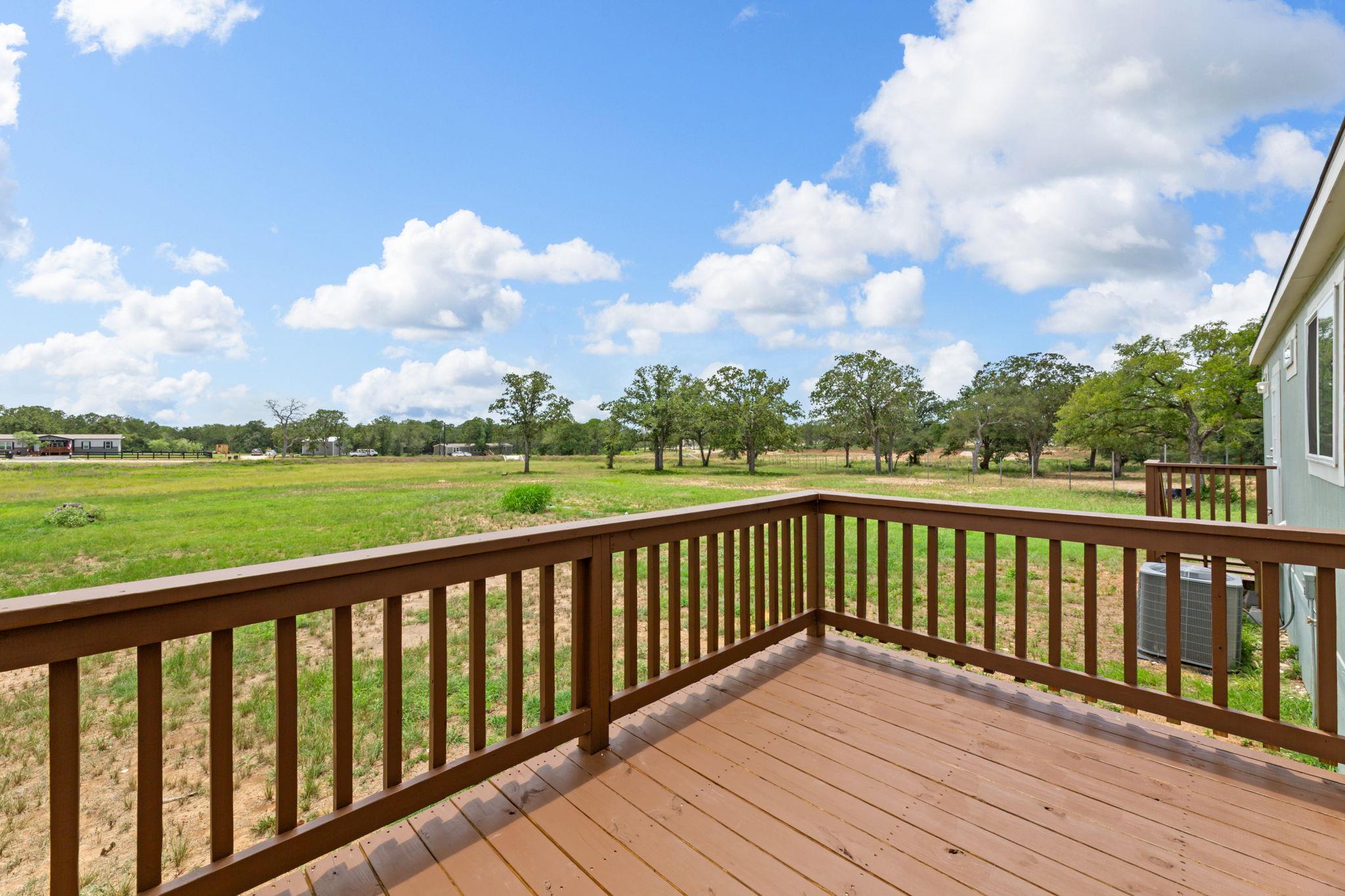 201 Luna Ct, Dale, TX 78616