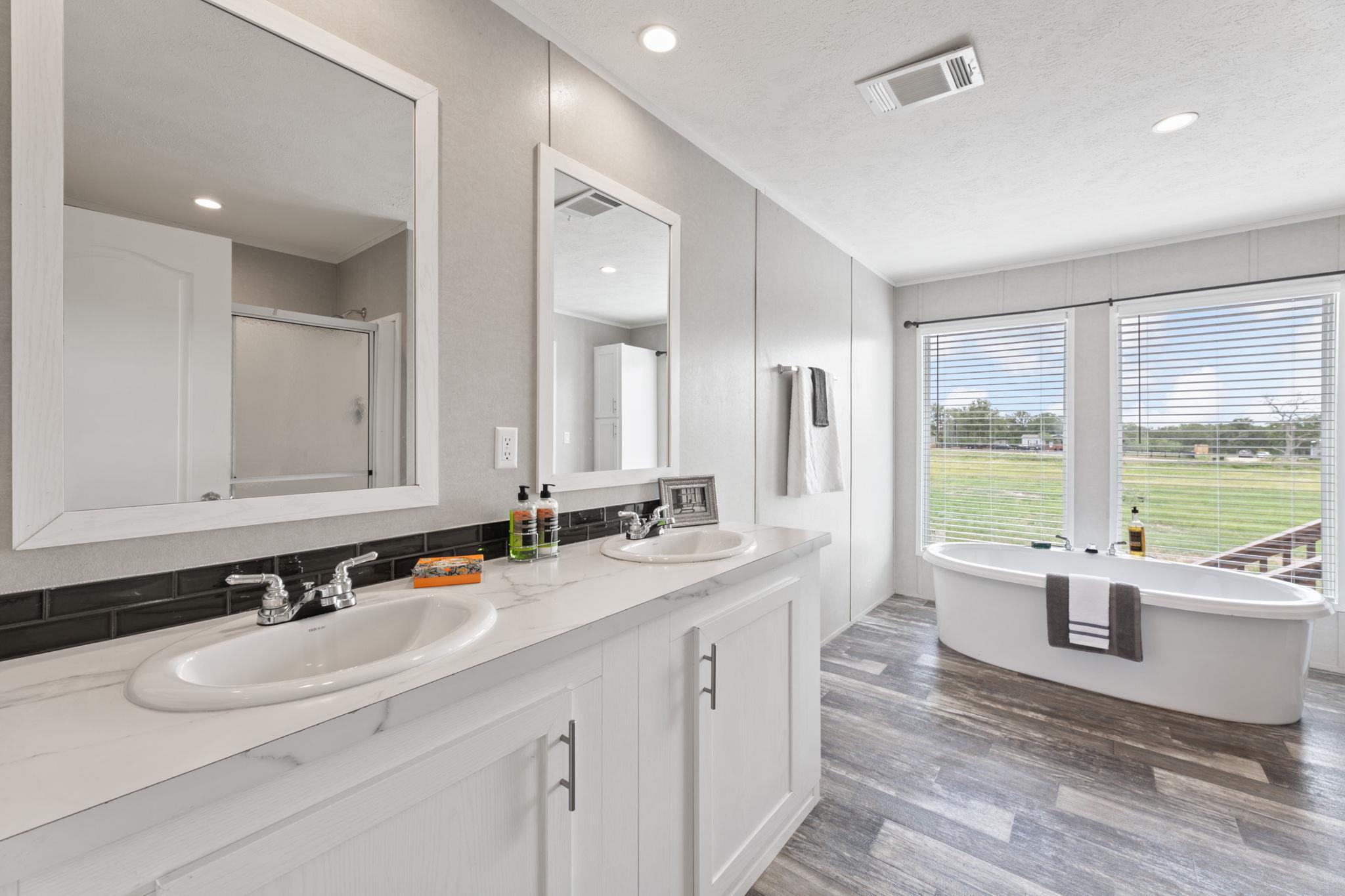 201 Luna Ct, Dale, TX 78616
