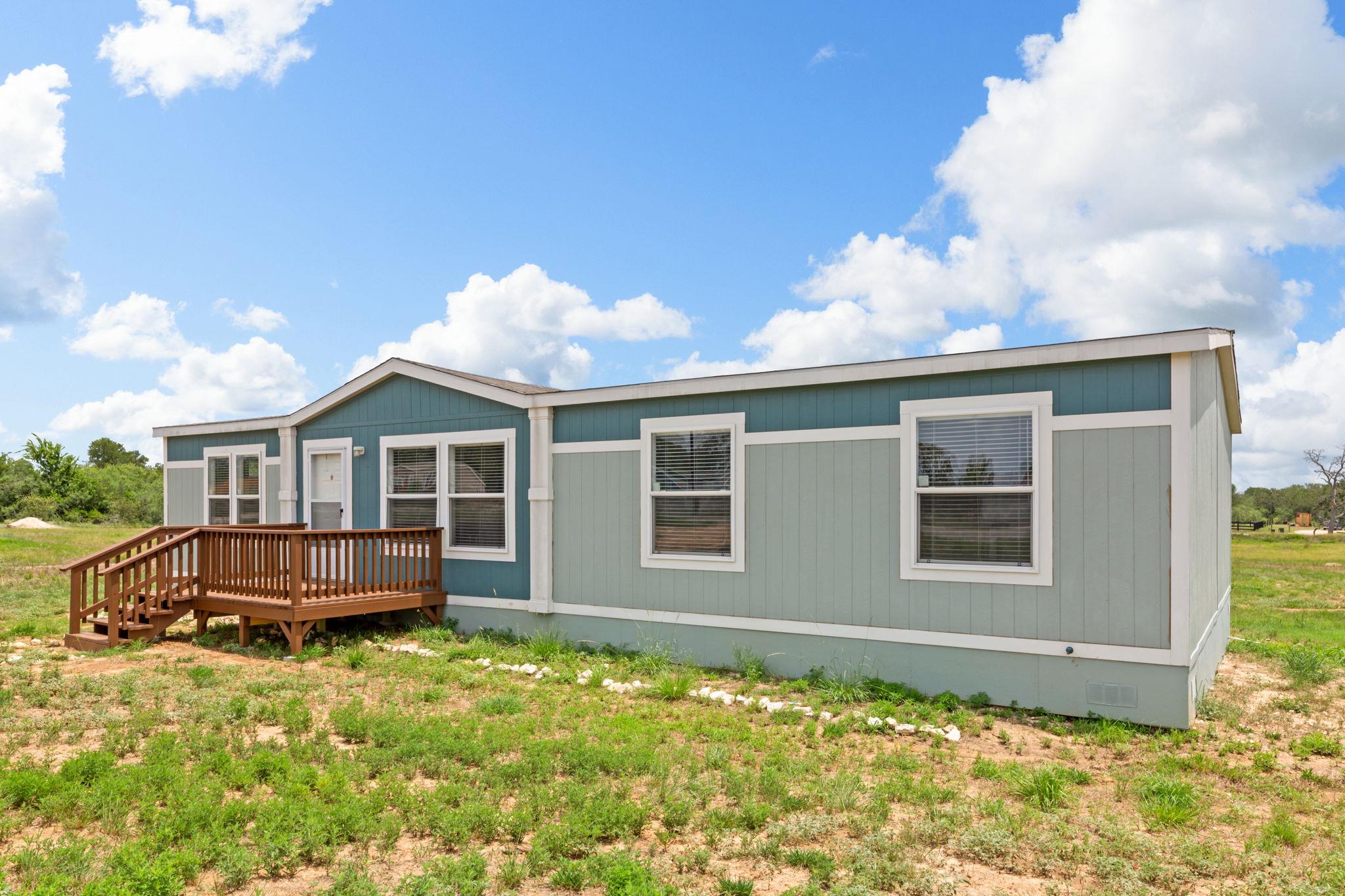 201 Luna Ct, Dale, TX 78616