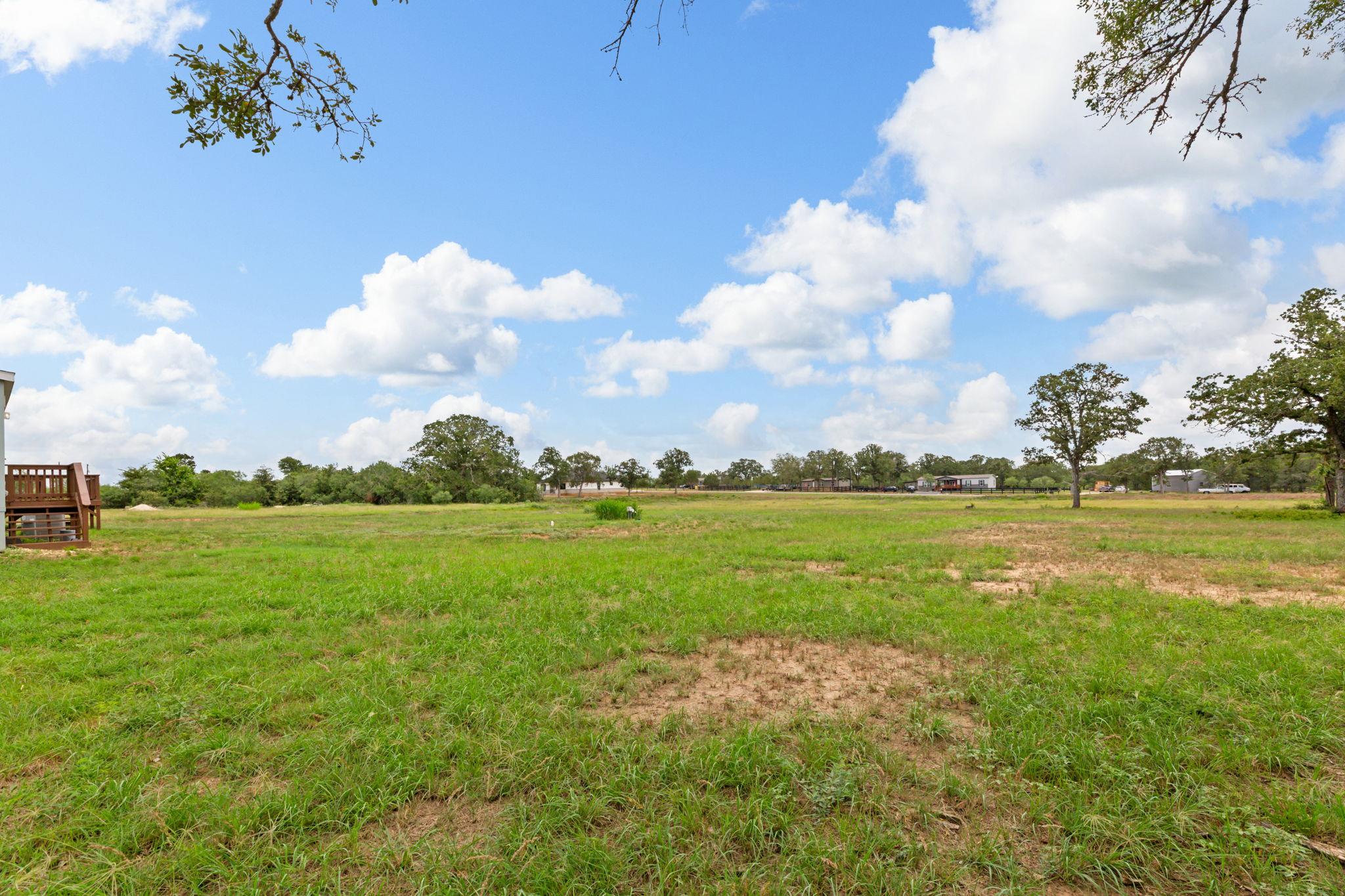 201 Luna Ct, Dale, TX 78616