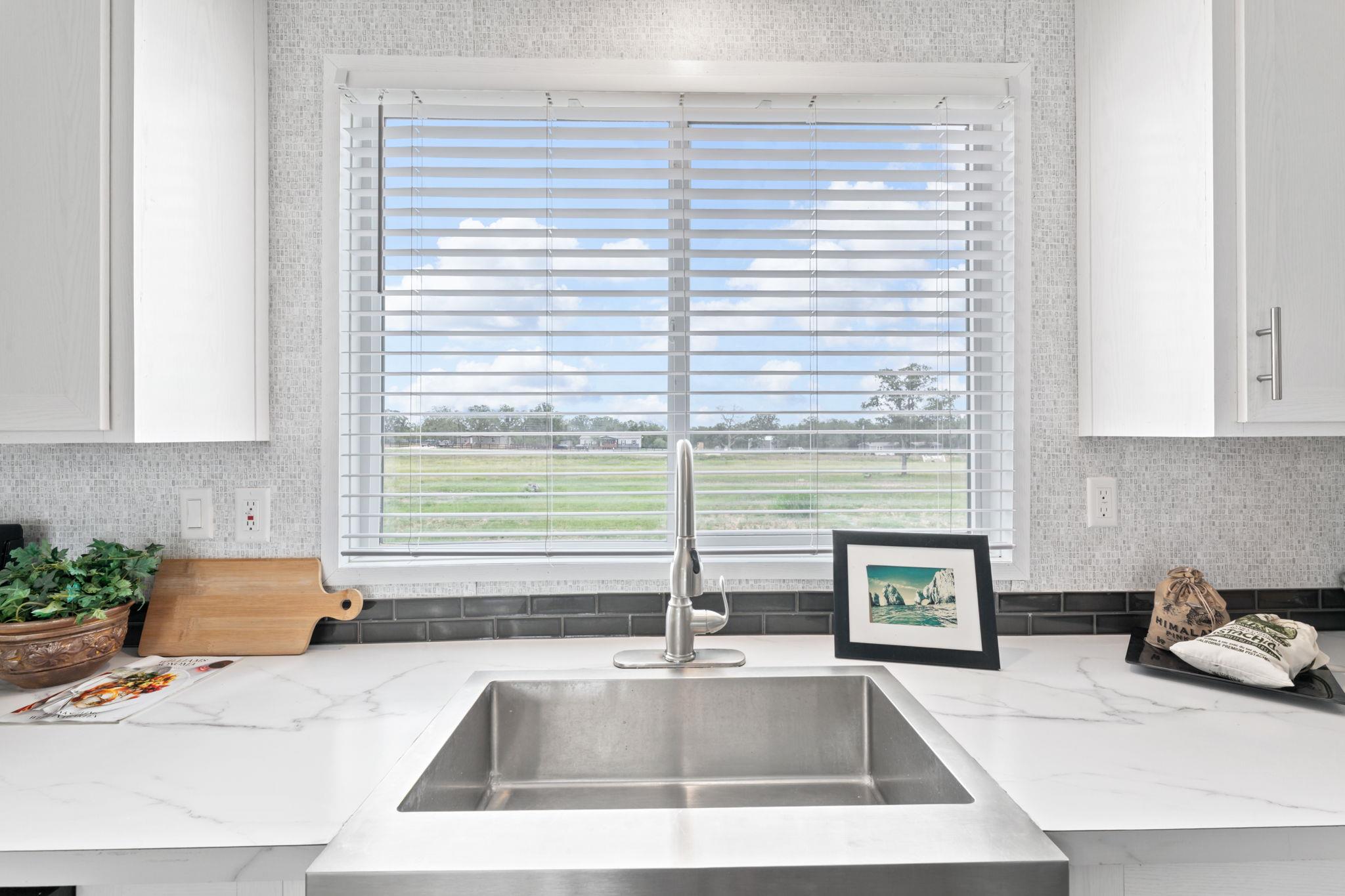 201 Luna Ct, Dale, TX 78616