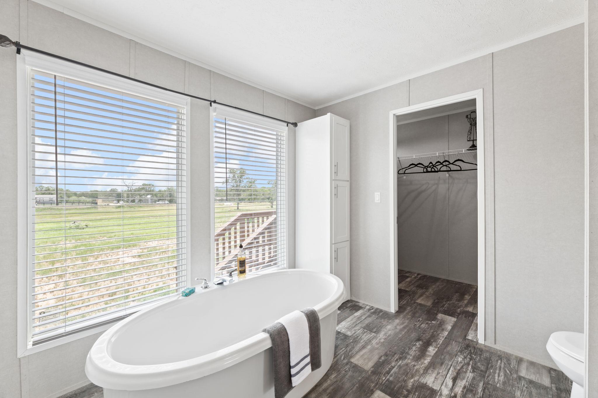 201 Luna Ct, Dale, TX 78616