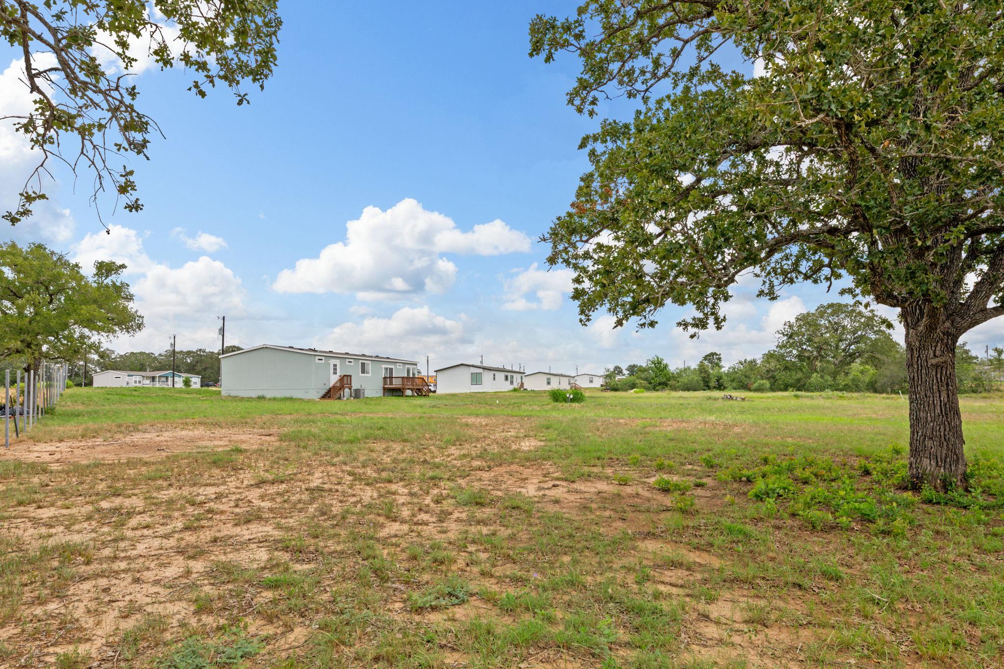 201 Luna Ct, Dale, TX 78616