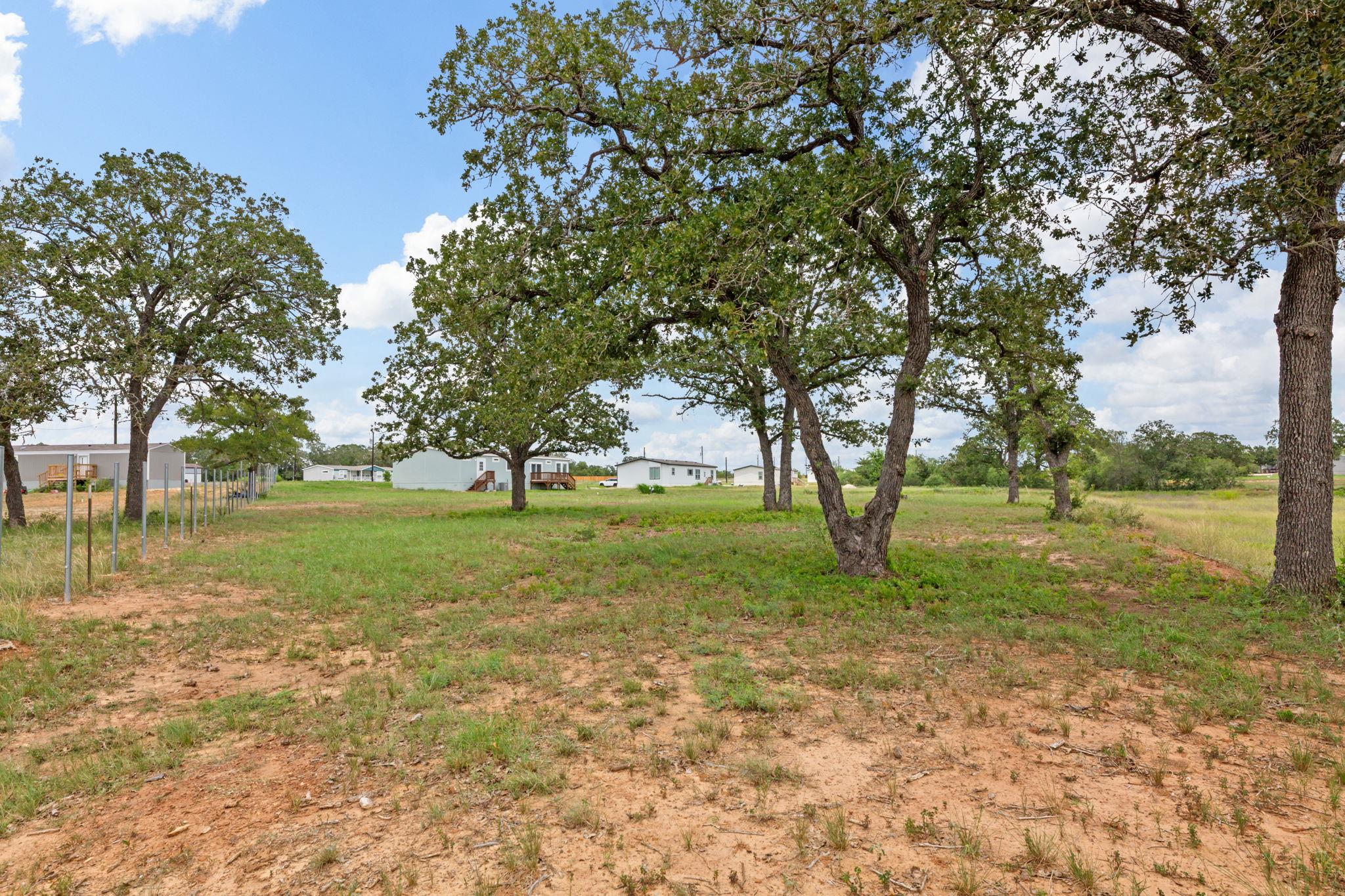 201 Luna Ct, Dale, TX 78616