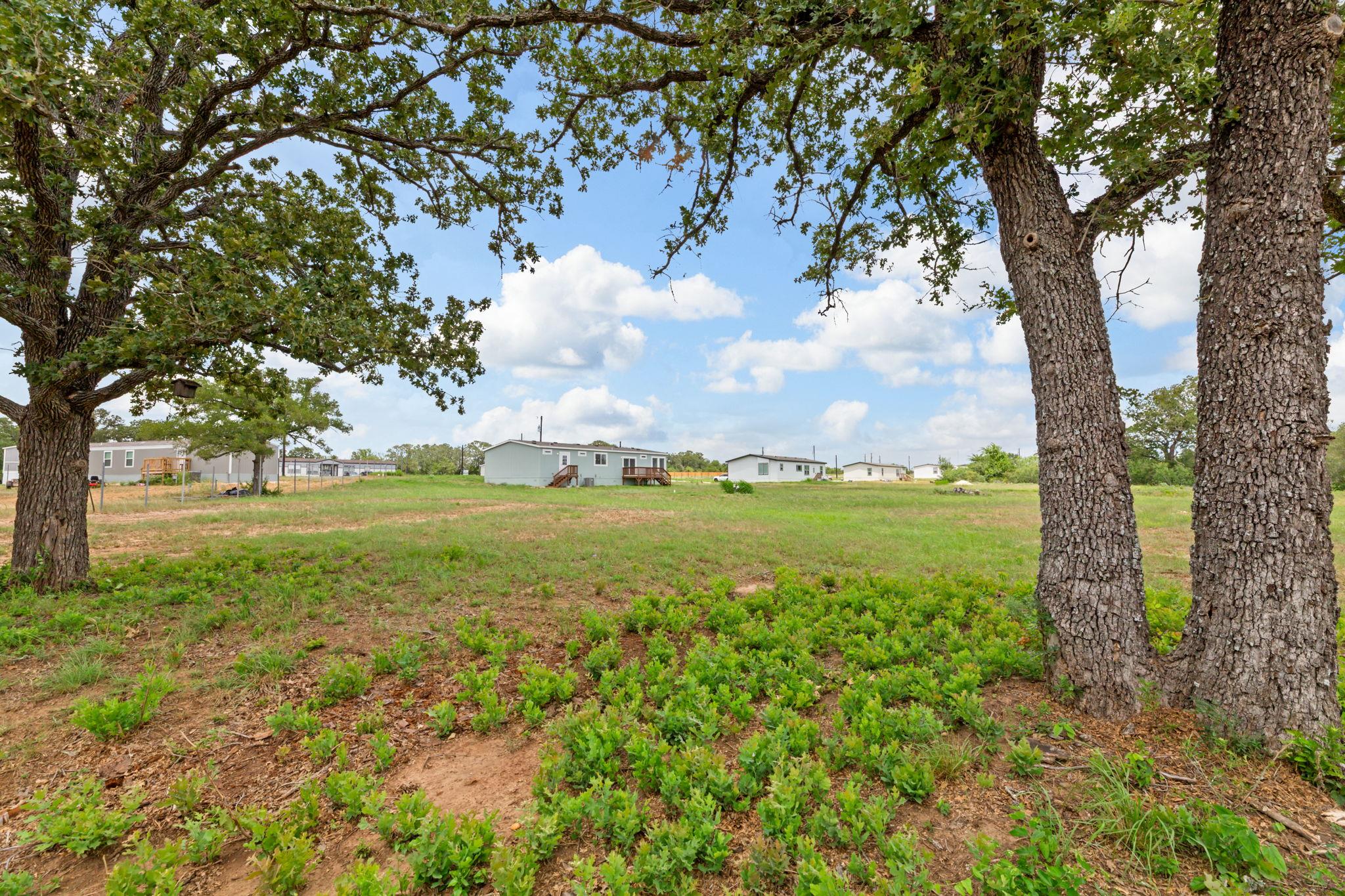 201 Luna Ct, Dale, TX 78616