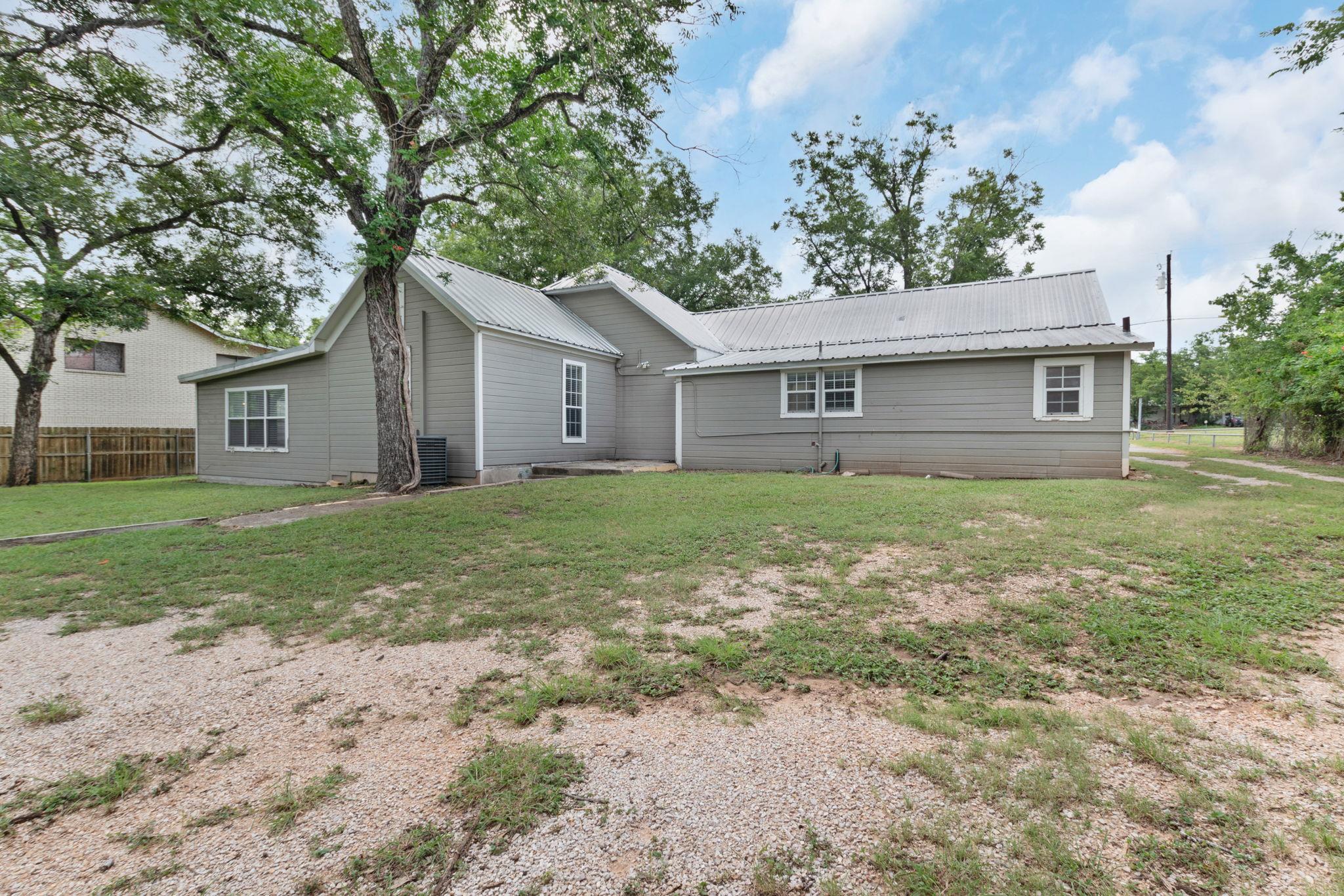611 Central Texas Expy, Lampasas, TX 76550